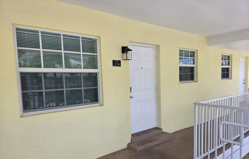 Photo of 2660 NE 8th Avenue #Unit 219, Wilton Manors, FL 33334 (MLS # B26029382)