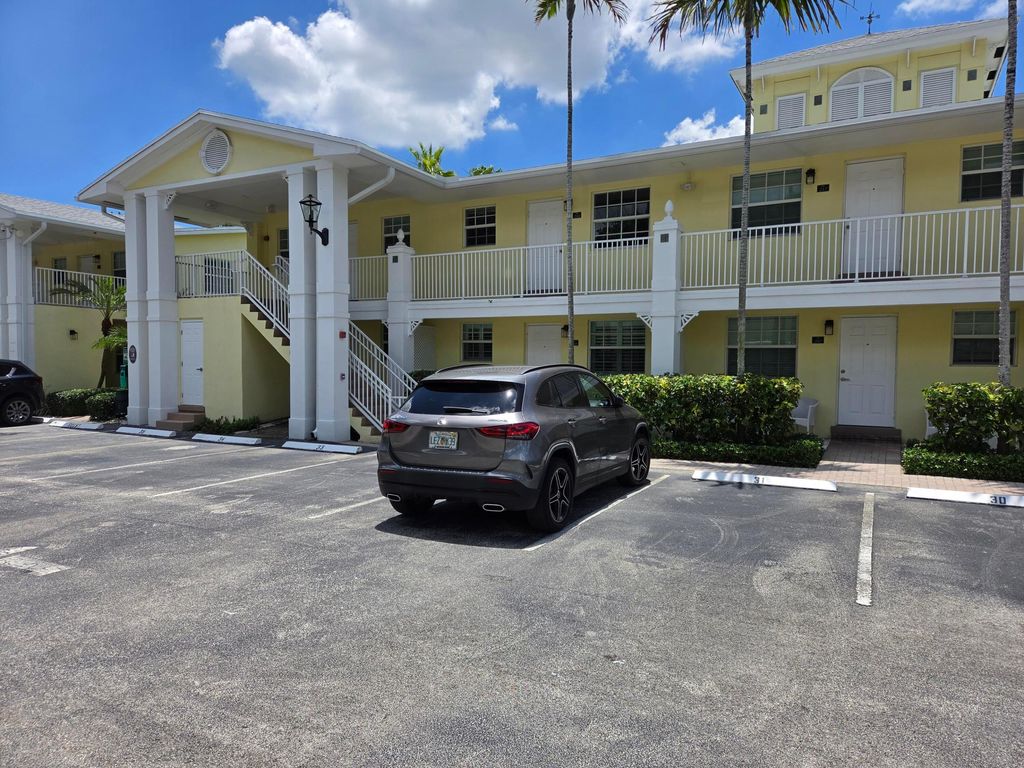 Photo of 2660 NE 8th Avenue #Unit 219, Wilton Manors, FL 33334 (MLS # B26029382)