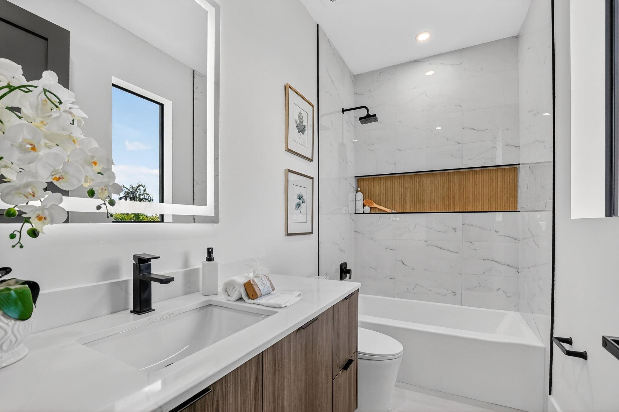 BOCA RATON SQUARE - Residential