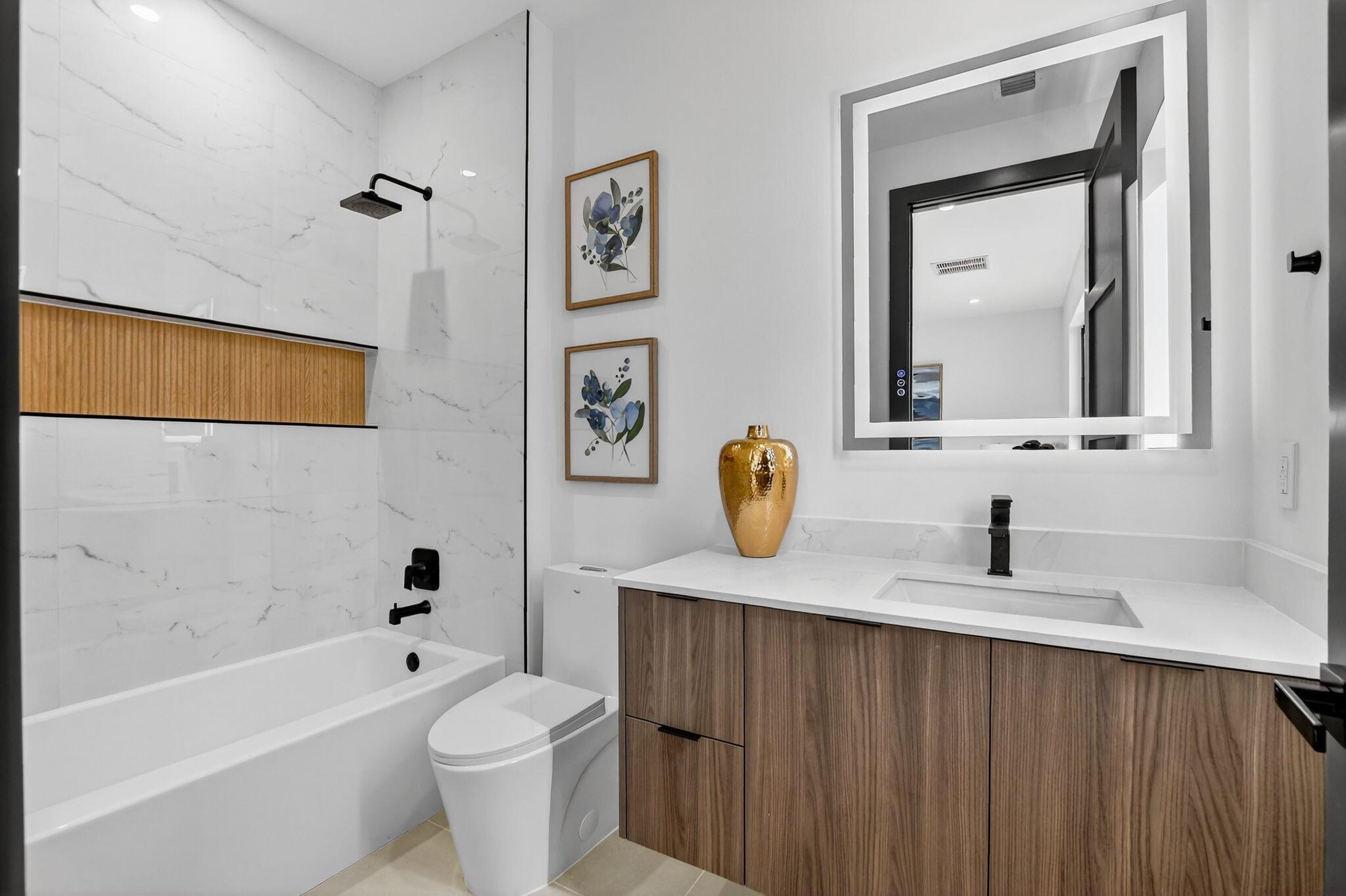 BOCA RATON SQUARE - Residential