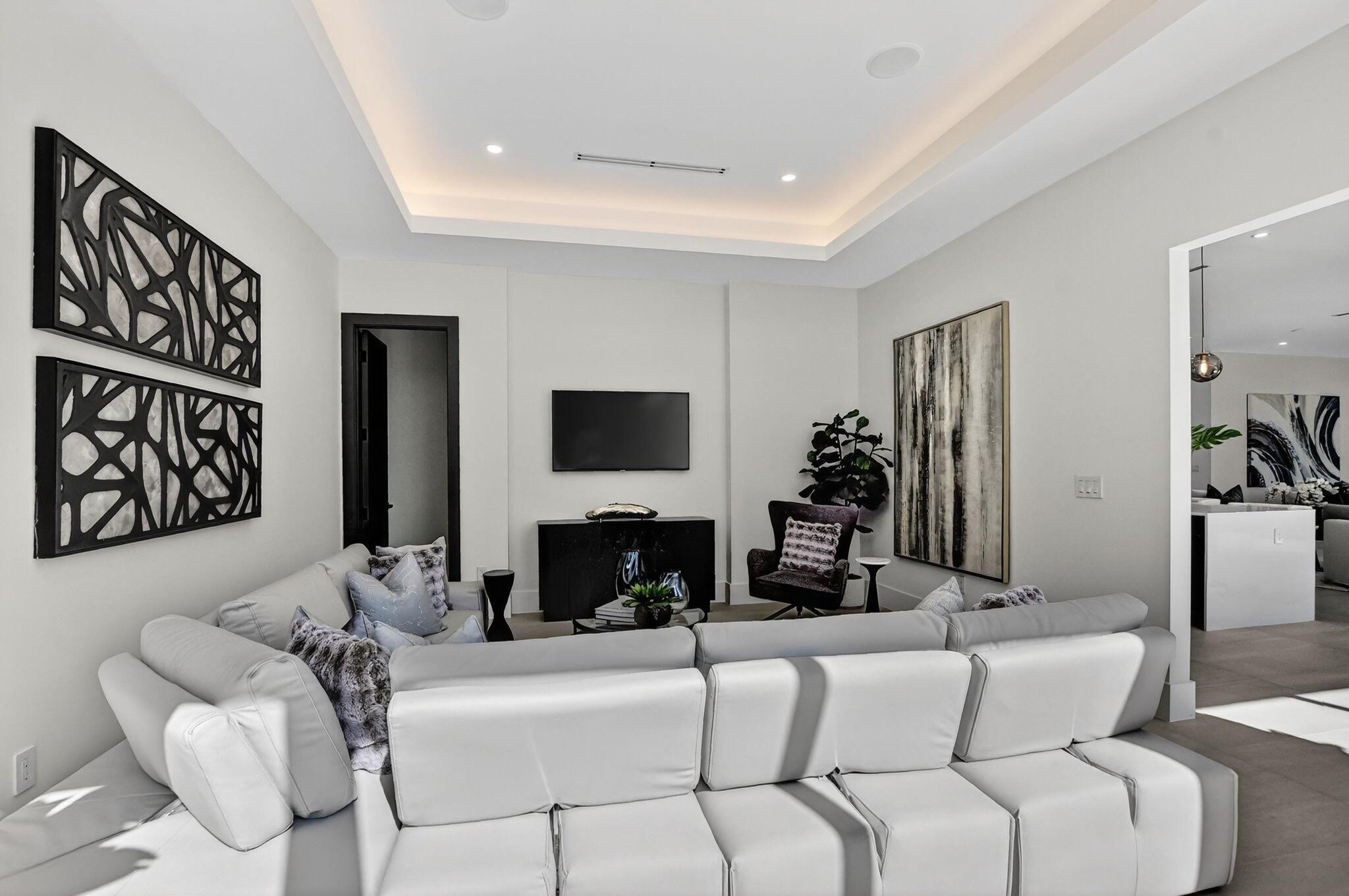 BOCA RATON SQUARE - Residential