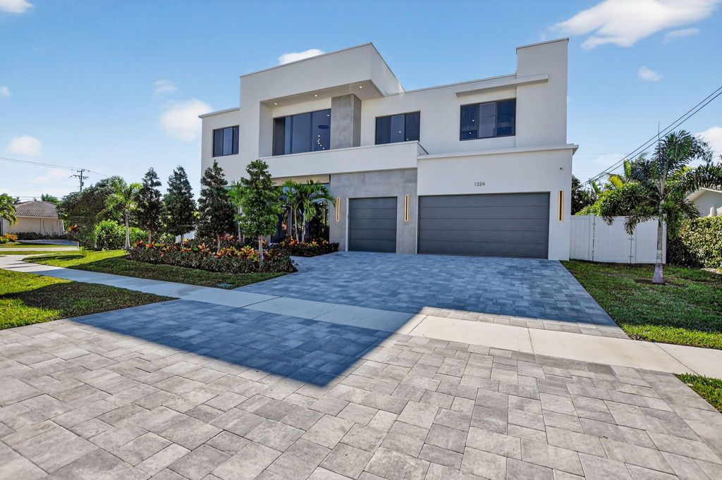 Photo of 1224 SW 13 Street, Boca Raton, FL 33486 (MLS # R11143254)