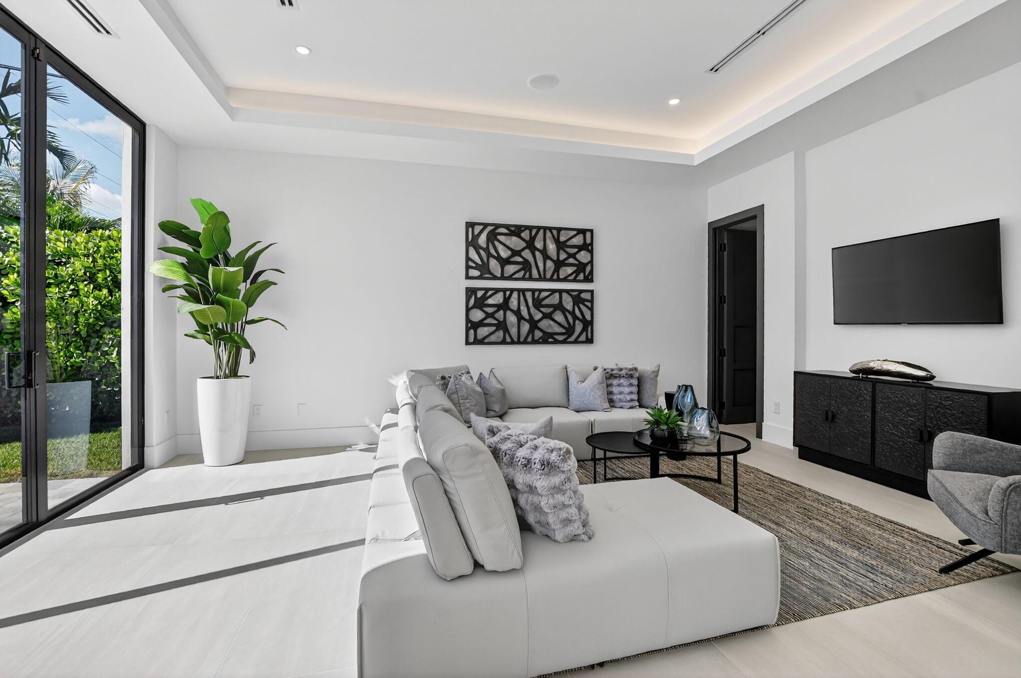 BOCA RATON SQUARE - Residential