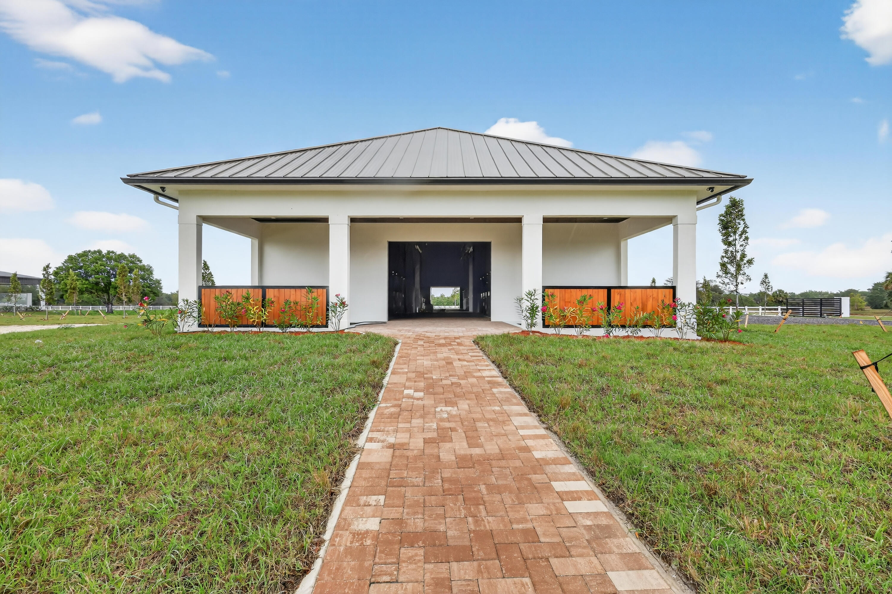 WHITE FENCES EQUESTRIAN ESTATES 1 - Residential