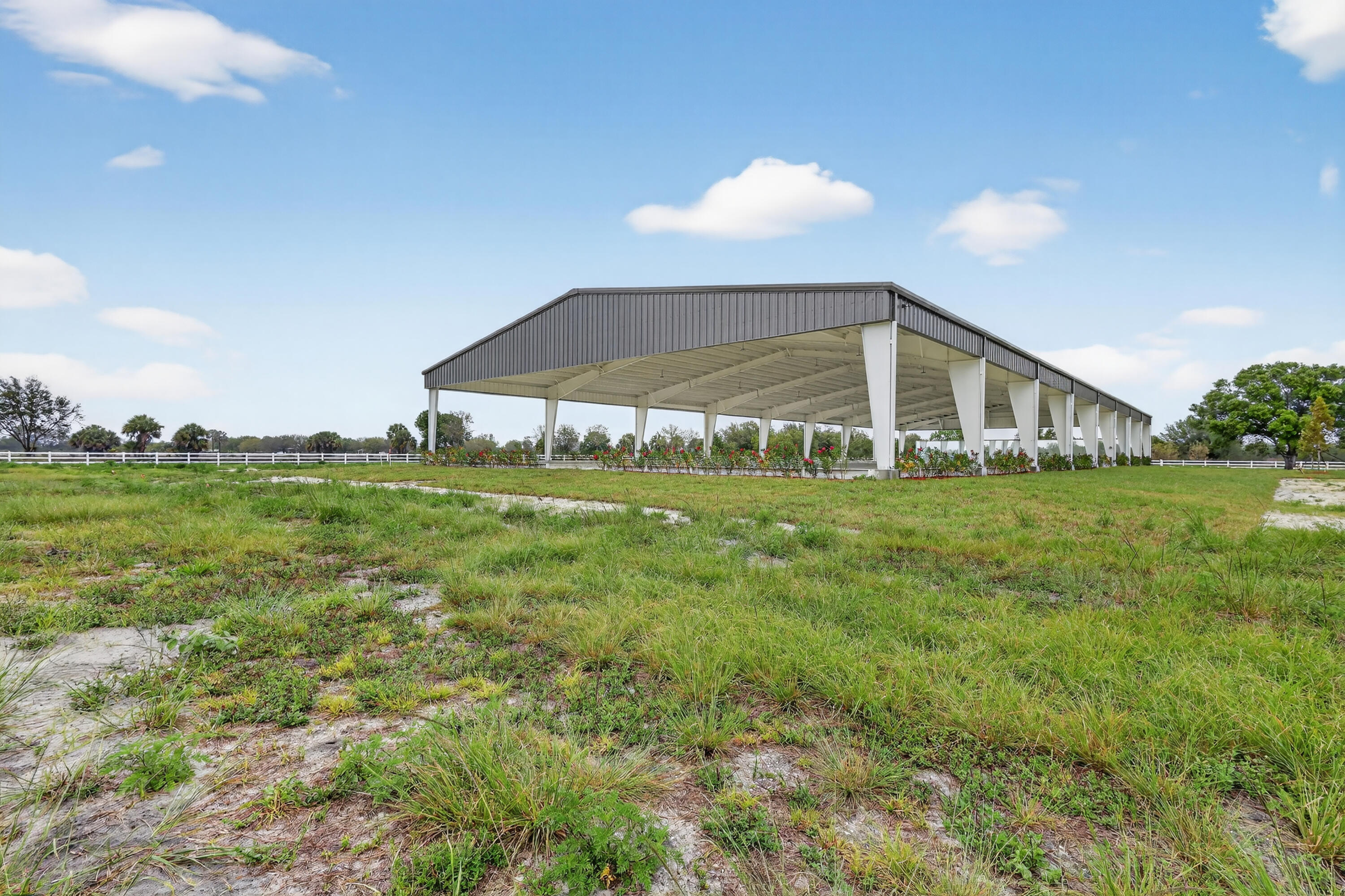 WHITE FENCES EQUESTRIAN ESTATES 1 - Residential