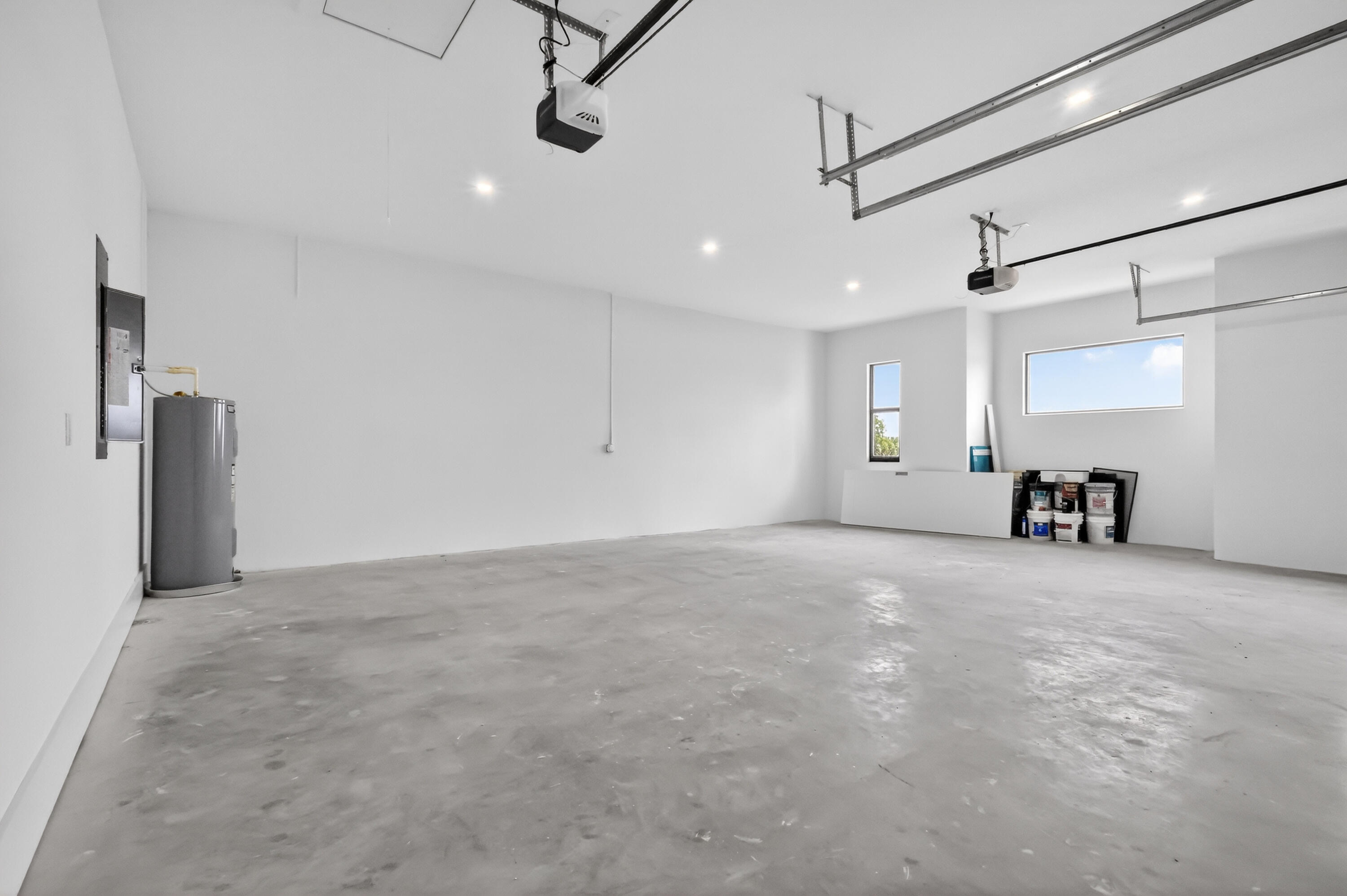 WHITE FENCES EQUESTRIAN ESTATES 1 - Residential