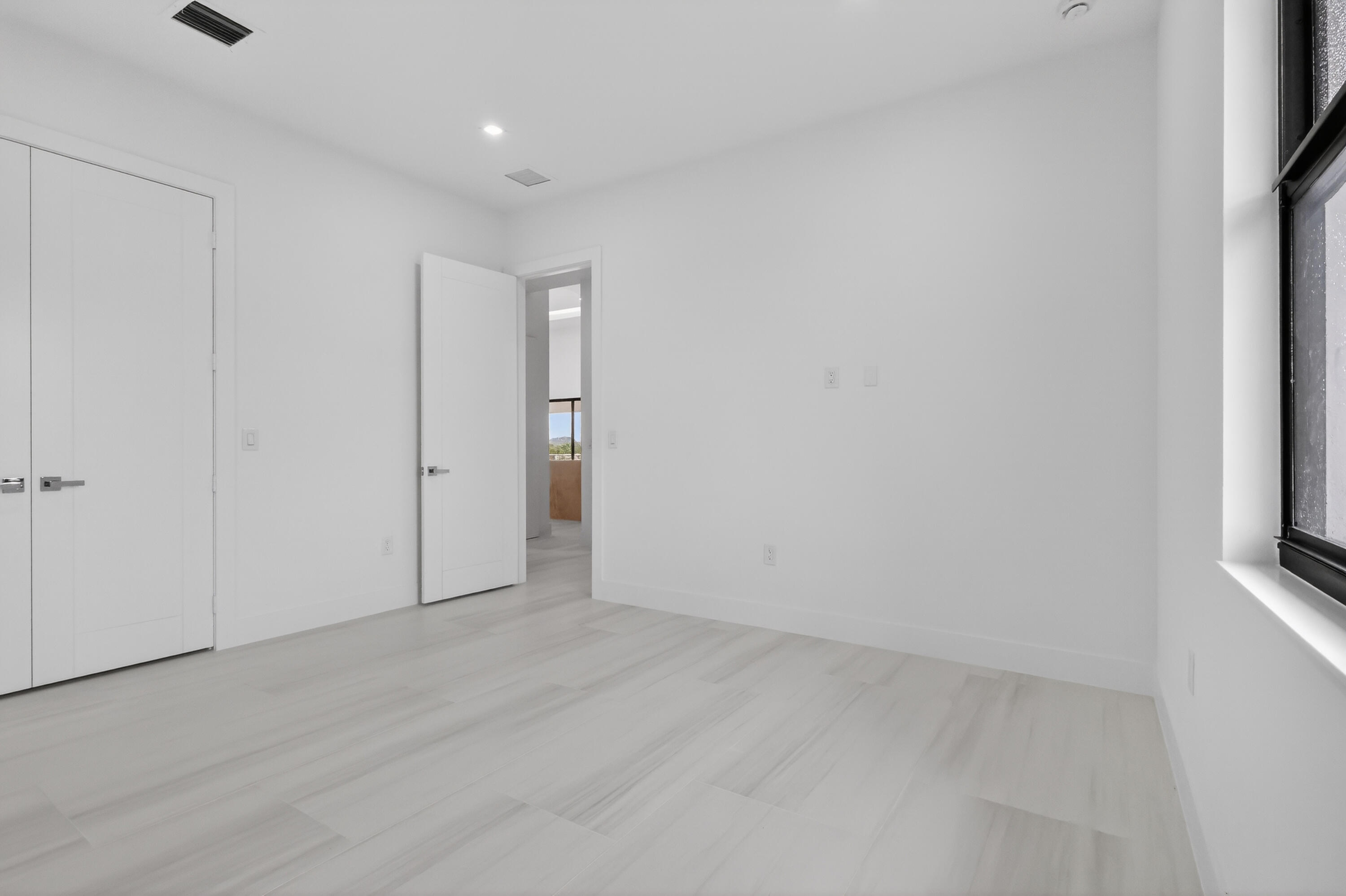 WHITE FENCES EQUESTRIAN ESTATES 1 - Residential