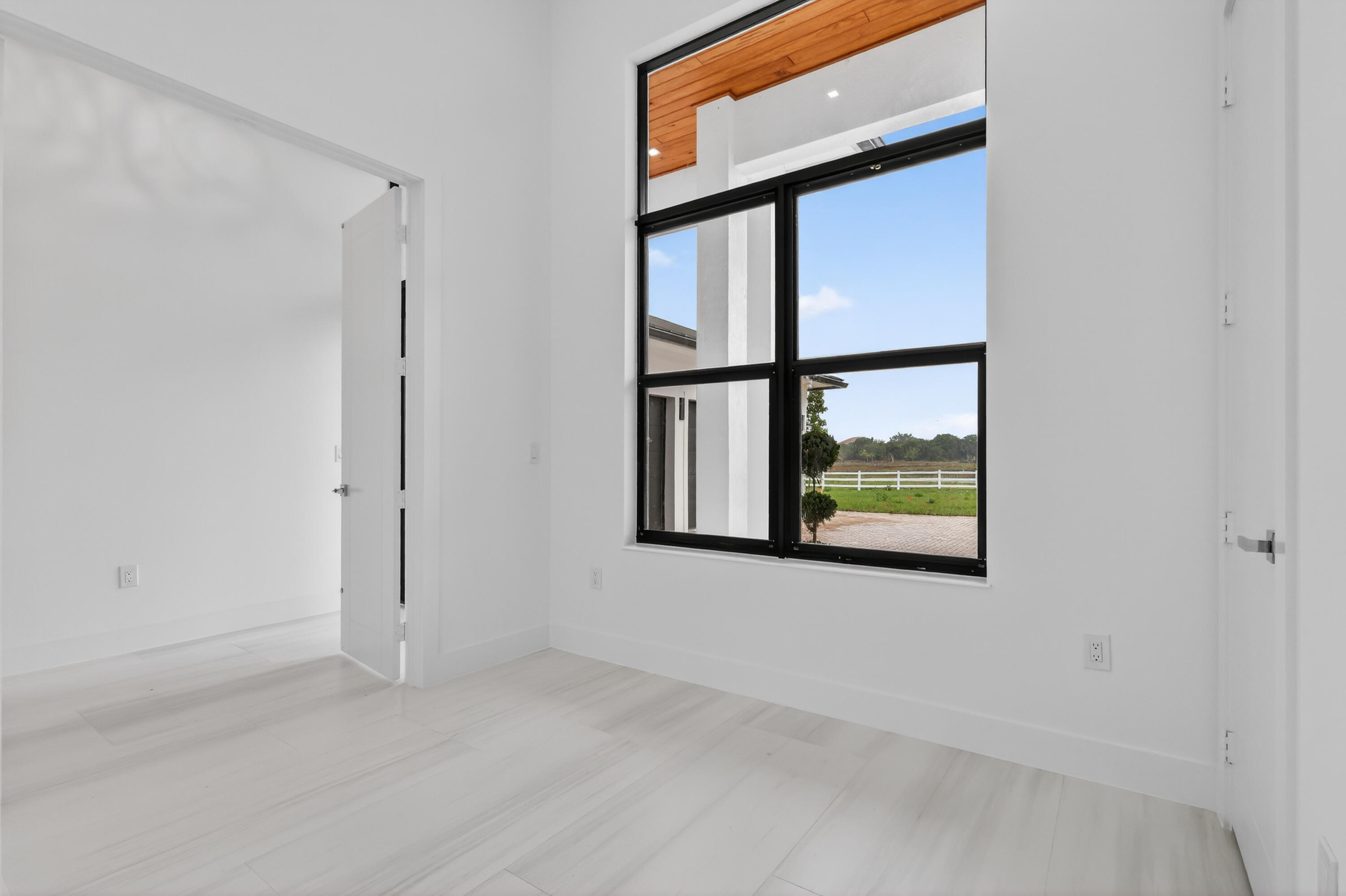 WHITE FENCES EQUESTRIAN ESTATES 1 - Residential