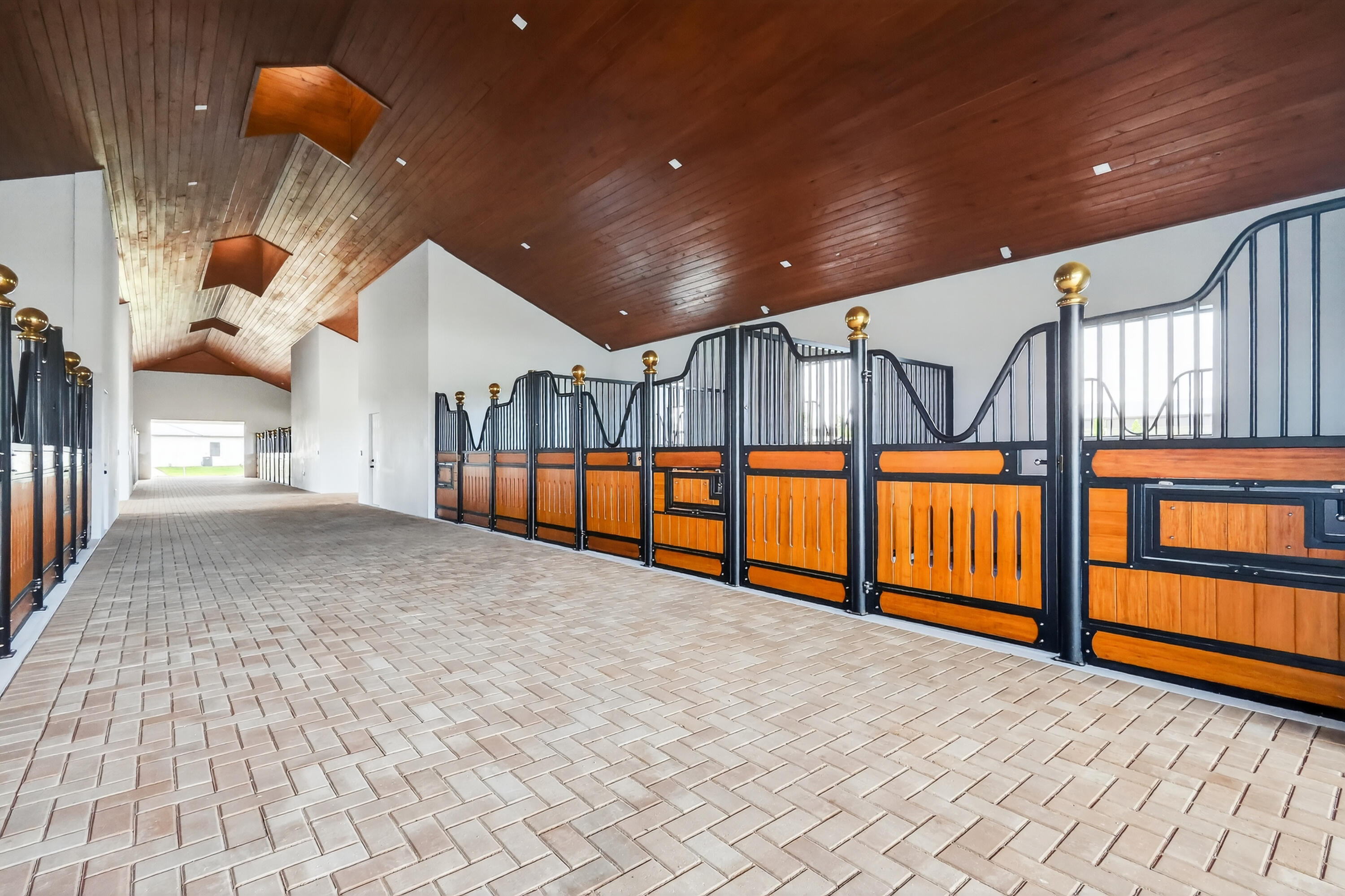 WHITE FENCES EQUESTRIAN ESTATES 1 - Residential