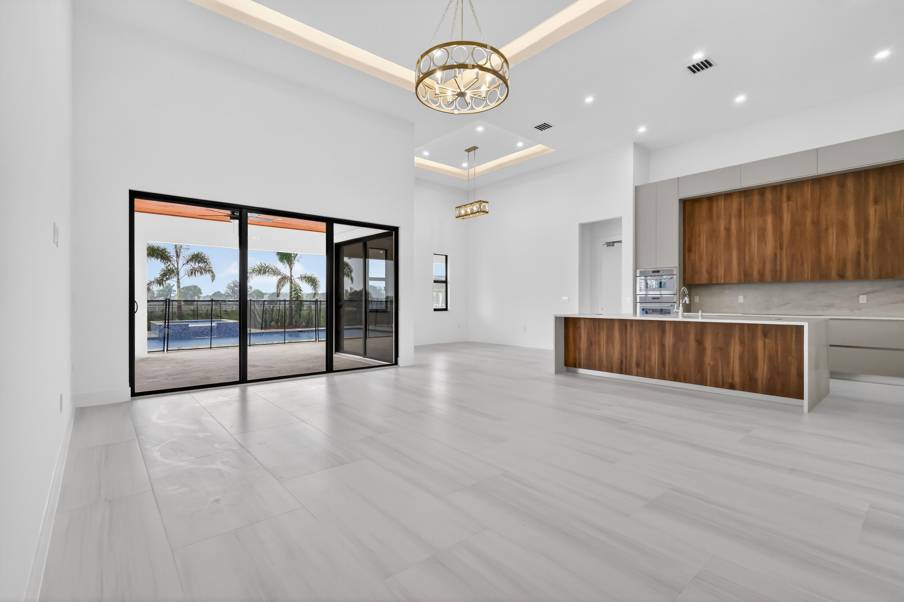 WHITE FENCES EQUESTRIAN ESTATES 1 - Residential