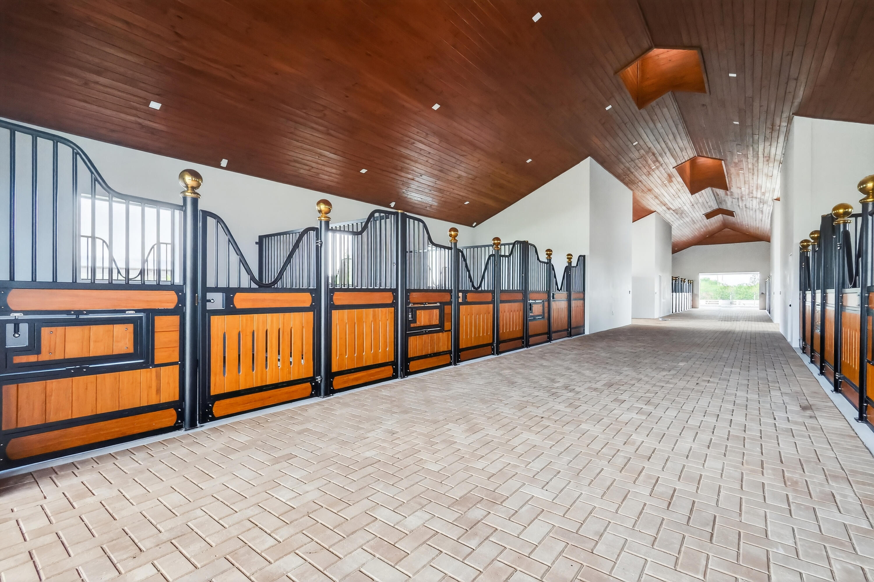 WHITE FENCES EQUESTRIAN ESTATES 1 - Residential