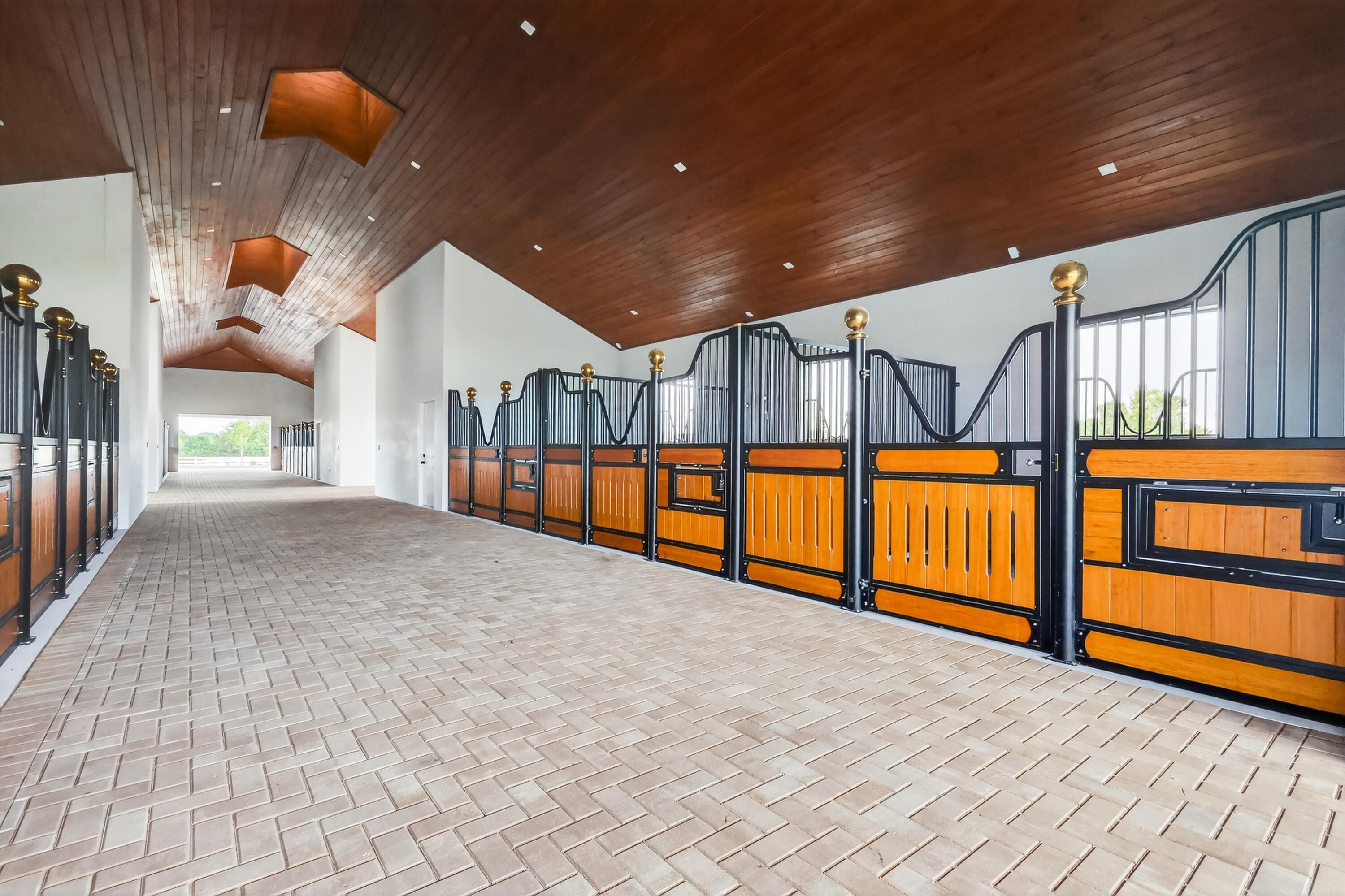 WHITE FENCES EQUESTRIAN ESTATES 1 - Residential