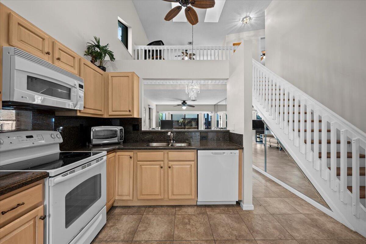 2402 Landings Boulevard