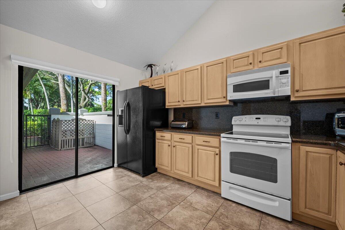 2402 Landings Boulevard