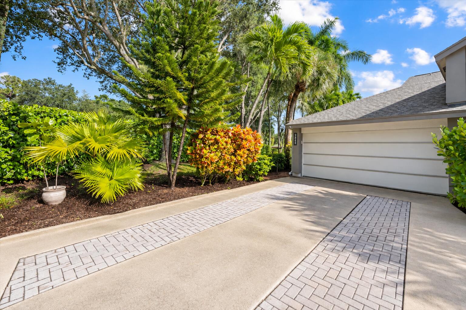 2402 Landings Boulevard