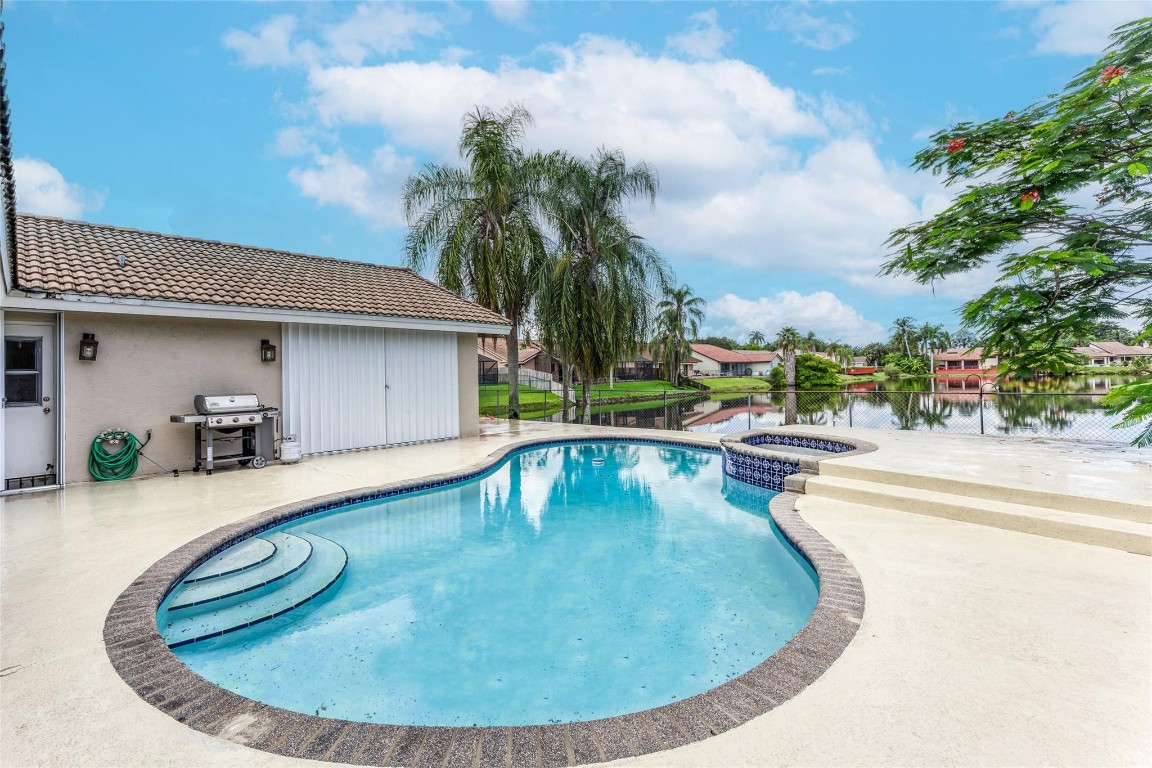 JACARANDA LAKES SECTION 1 - Residential