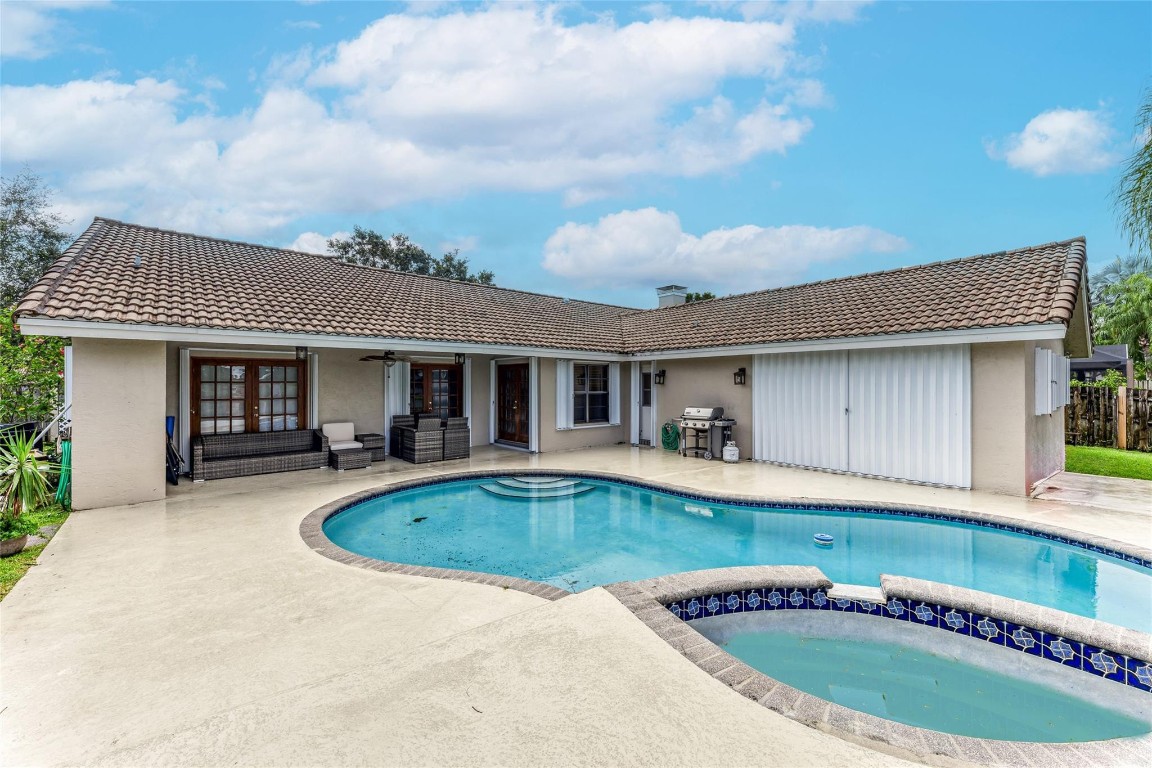 JACARANDA LAKES SECTION 1 - Residential