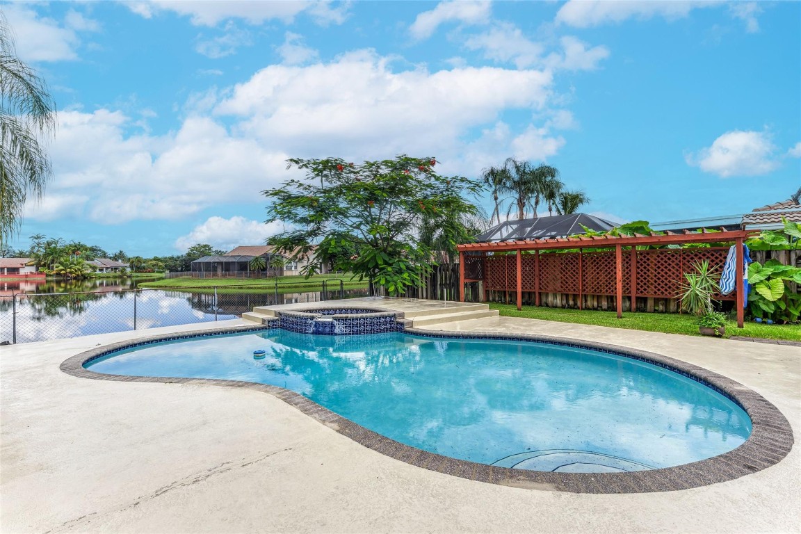 JACARANDA LAKES SECTION 1 - Residential