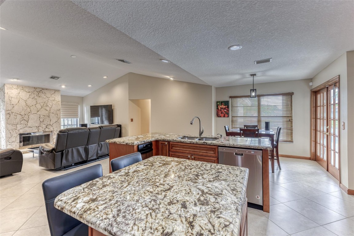JACARANDA LAKES SECTION 1 - Residential