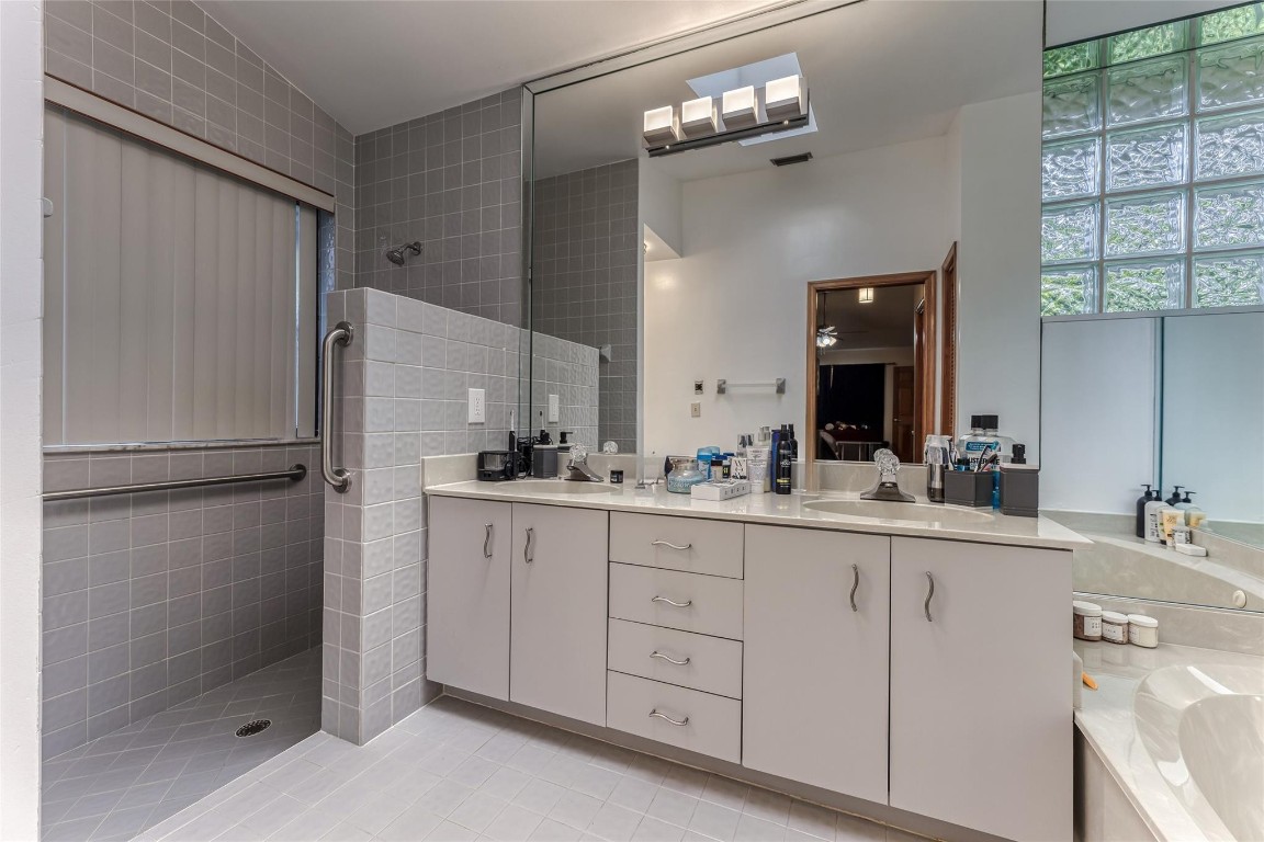 JACARANDA LAKES SECTION 1 - Residential