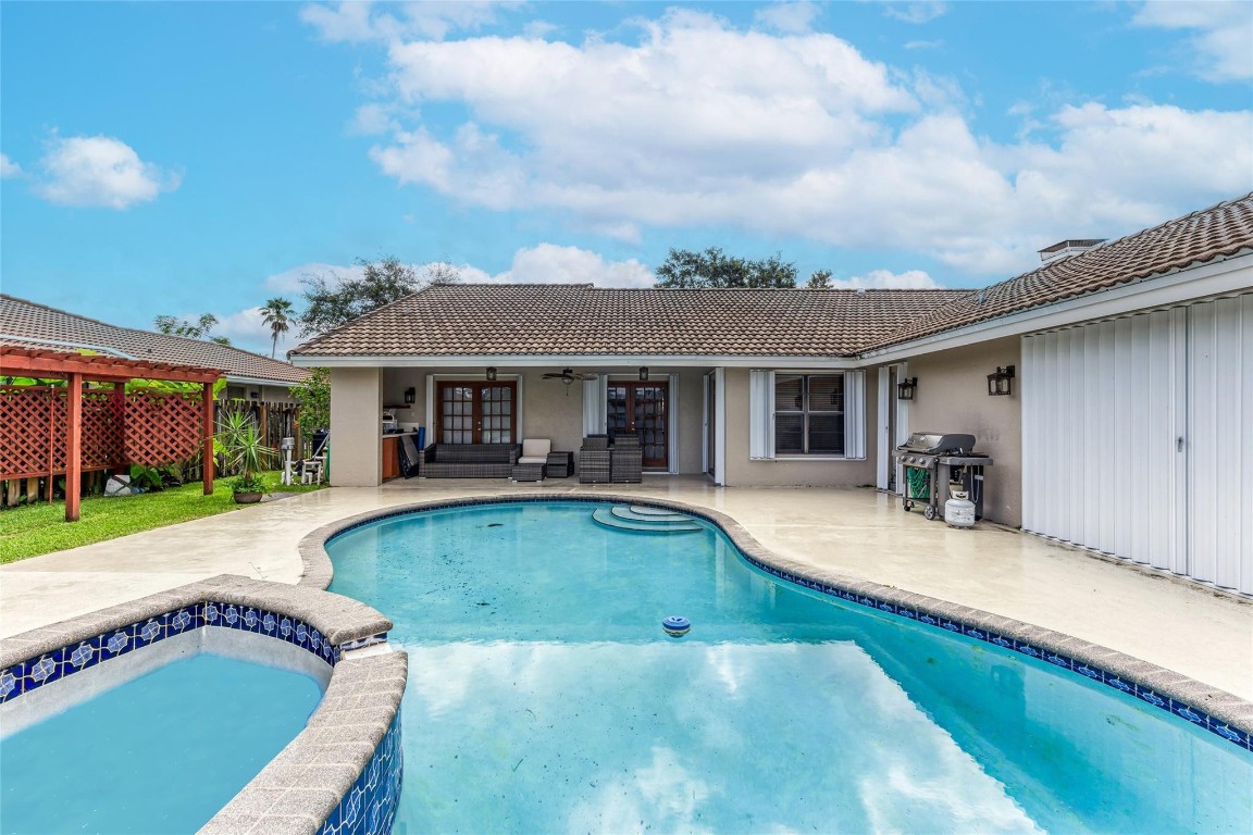 JACARANDA LAKES SECTION 1 - Residential