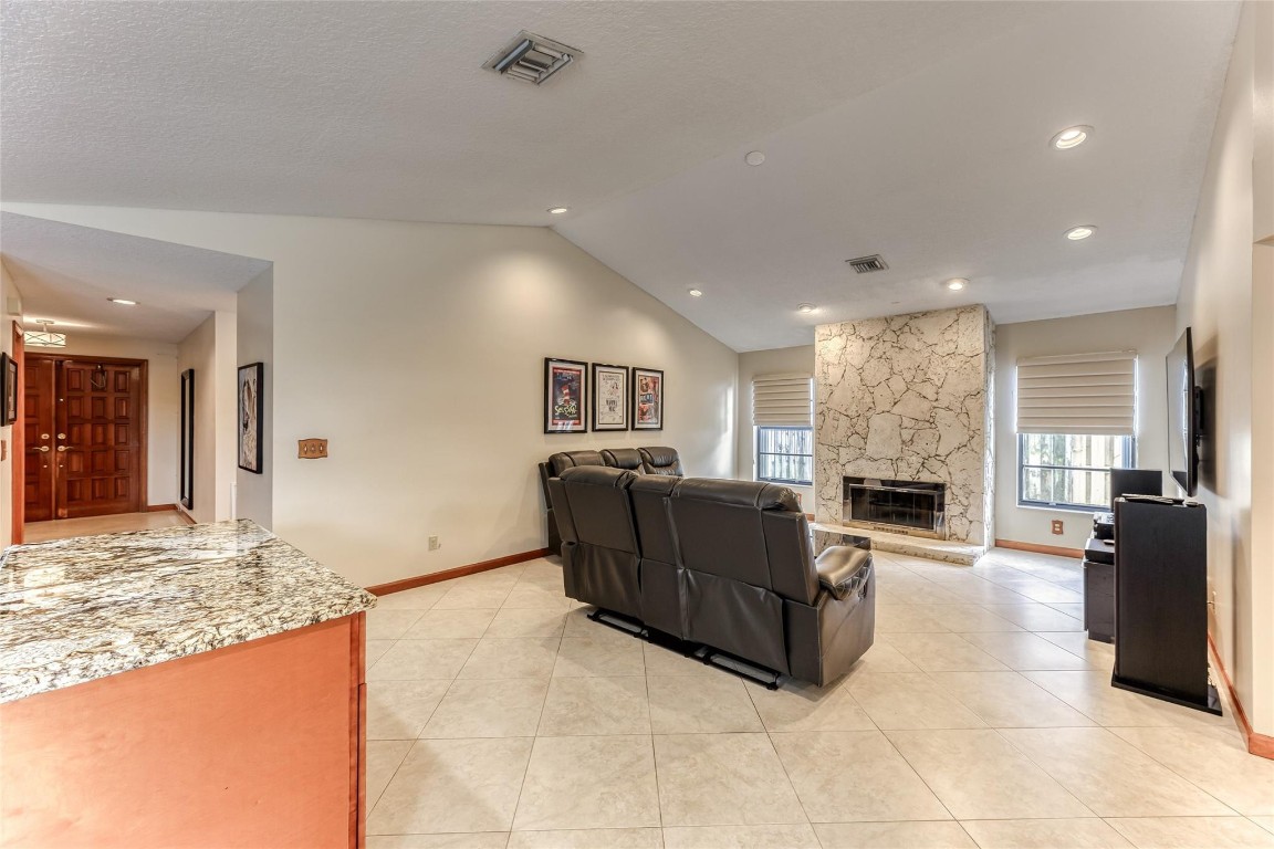 JACARANDA LAKES SECTION 1 - Residential