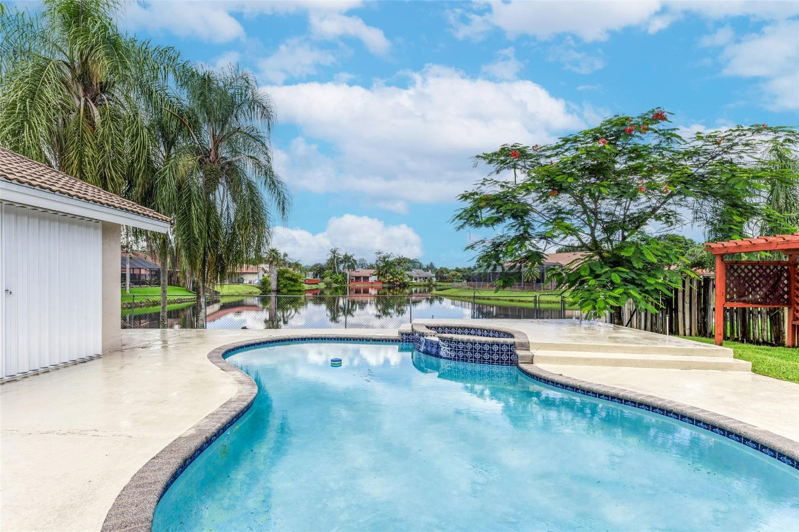 JACARANDA LAKES SECTION 1 - Residential