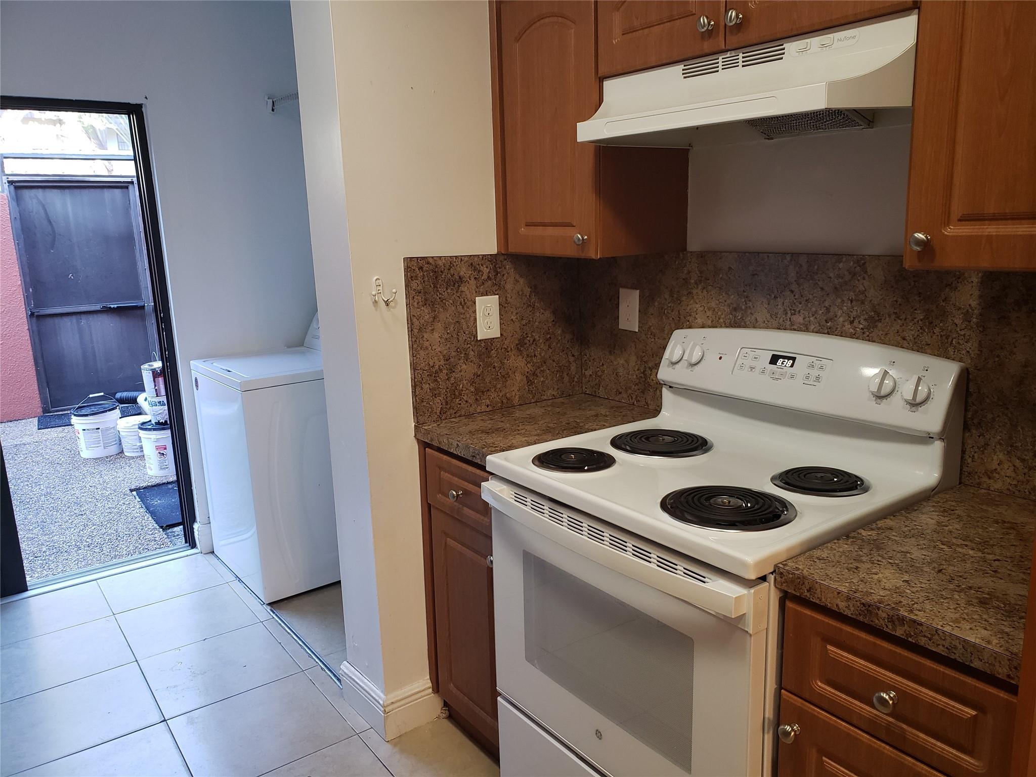 VILLAS EAST - Residential Lease