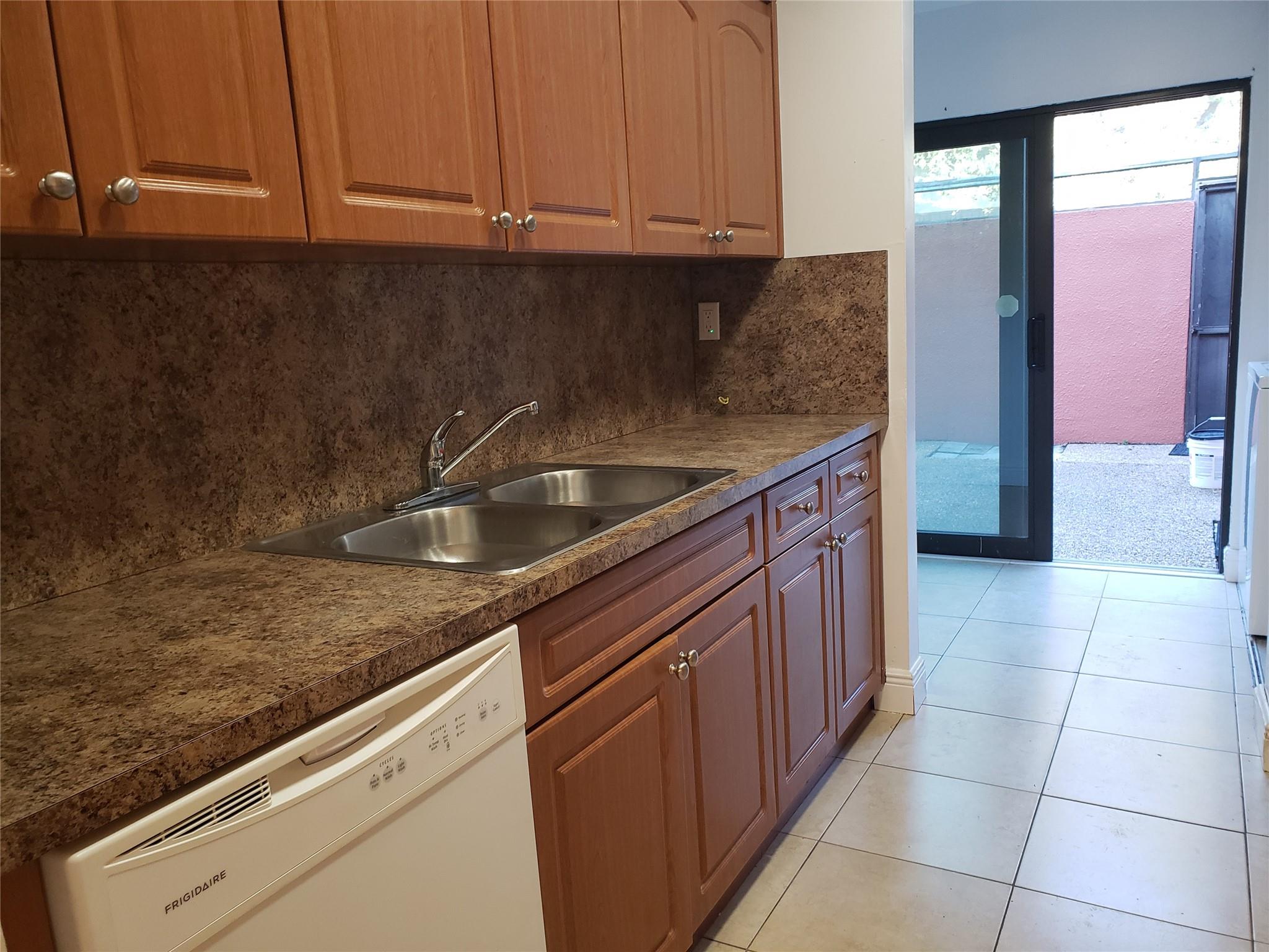 VILLAS EAST - Residential Lease