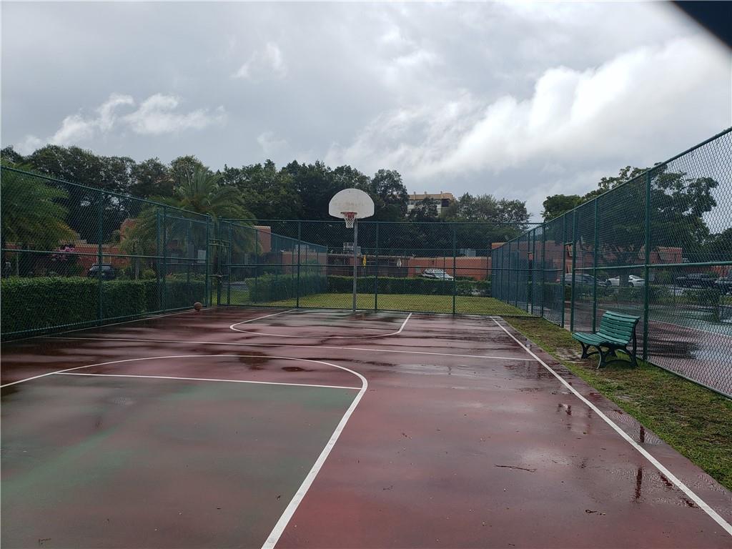 VILLAS EAST - Residential Lease