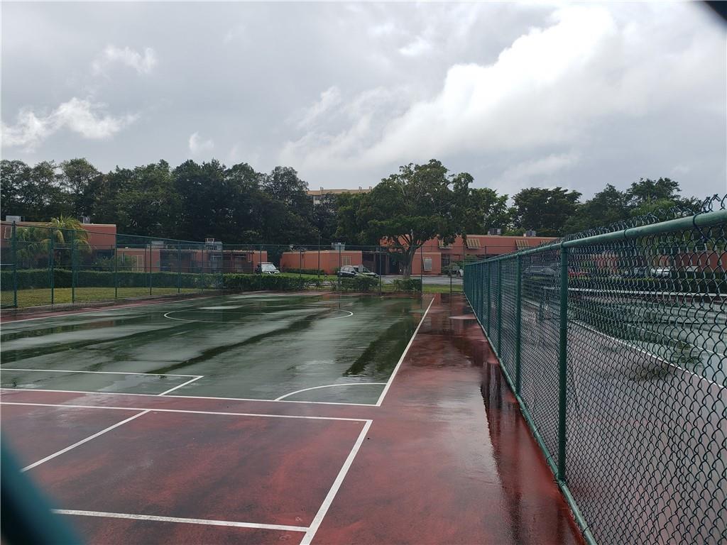 VILLAS EAST - Residential Lease