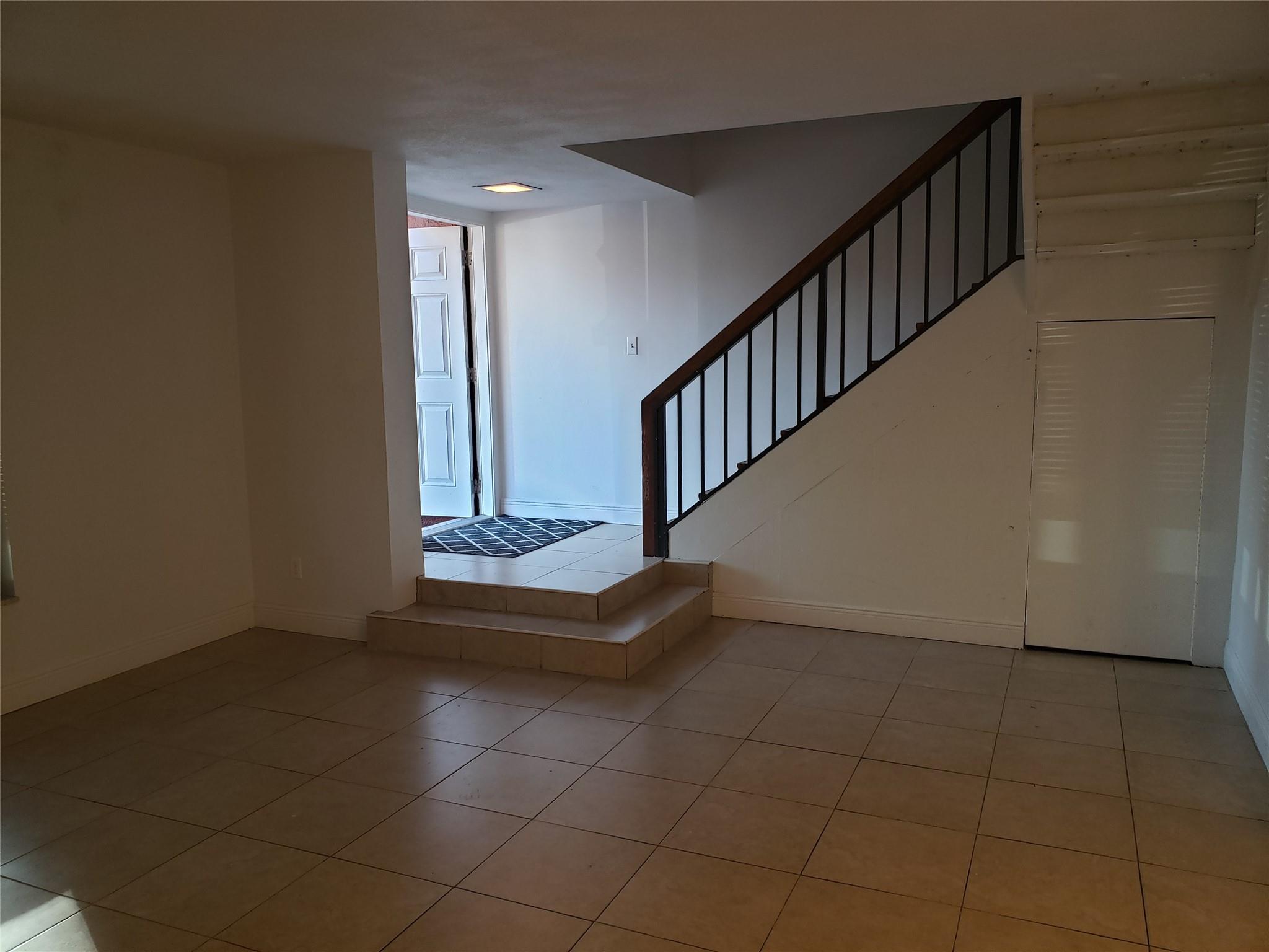 VILLAS EAST - Residential Lease