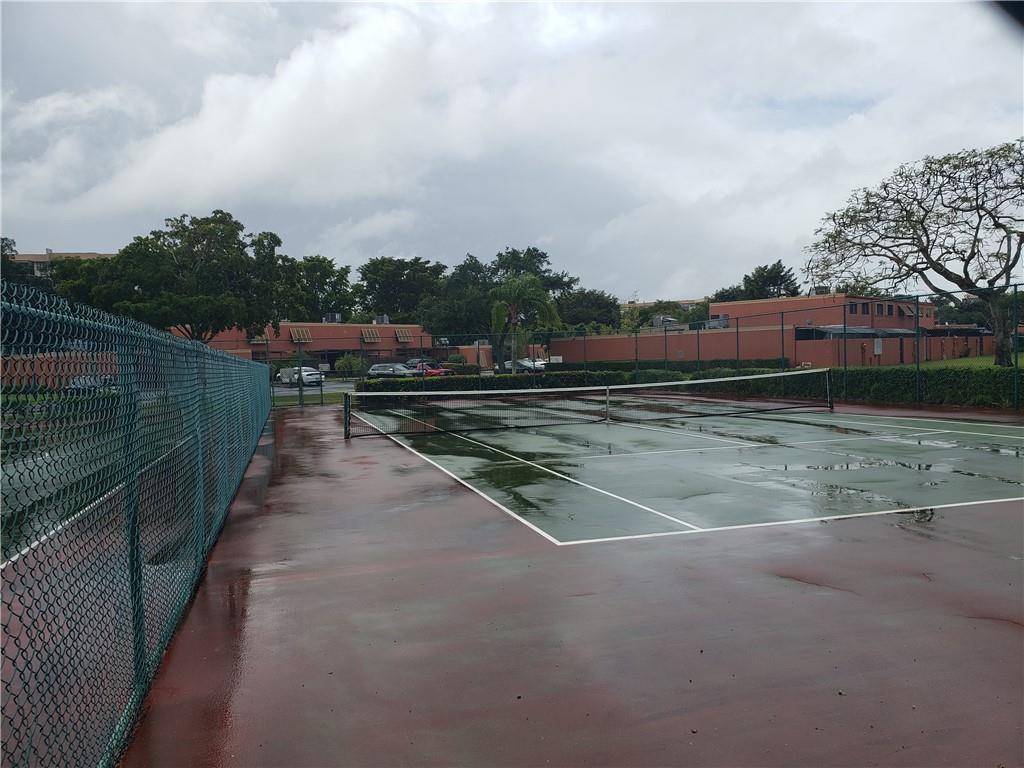 VILLAS EAST - Residential Lease