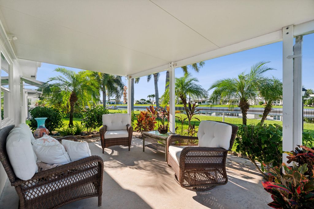 Photo of 1006 SW 7th Avenue, Boynton Beach, FL 33426 (MLS # R11025985)