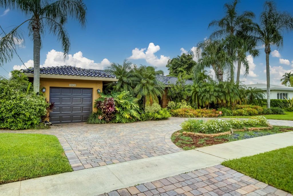 Photo of 1850 NE 65 Street, Fort Lauderdale, FL 33308 (MLS # R10979706)