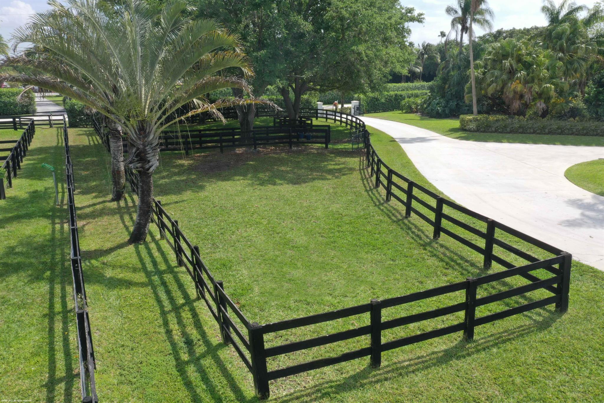 SADDLE TRAIL PARK OF WELL - Residential