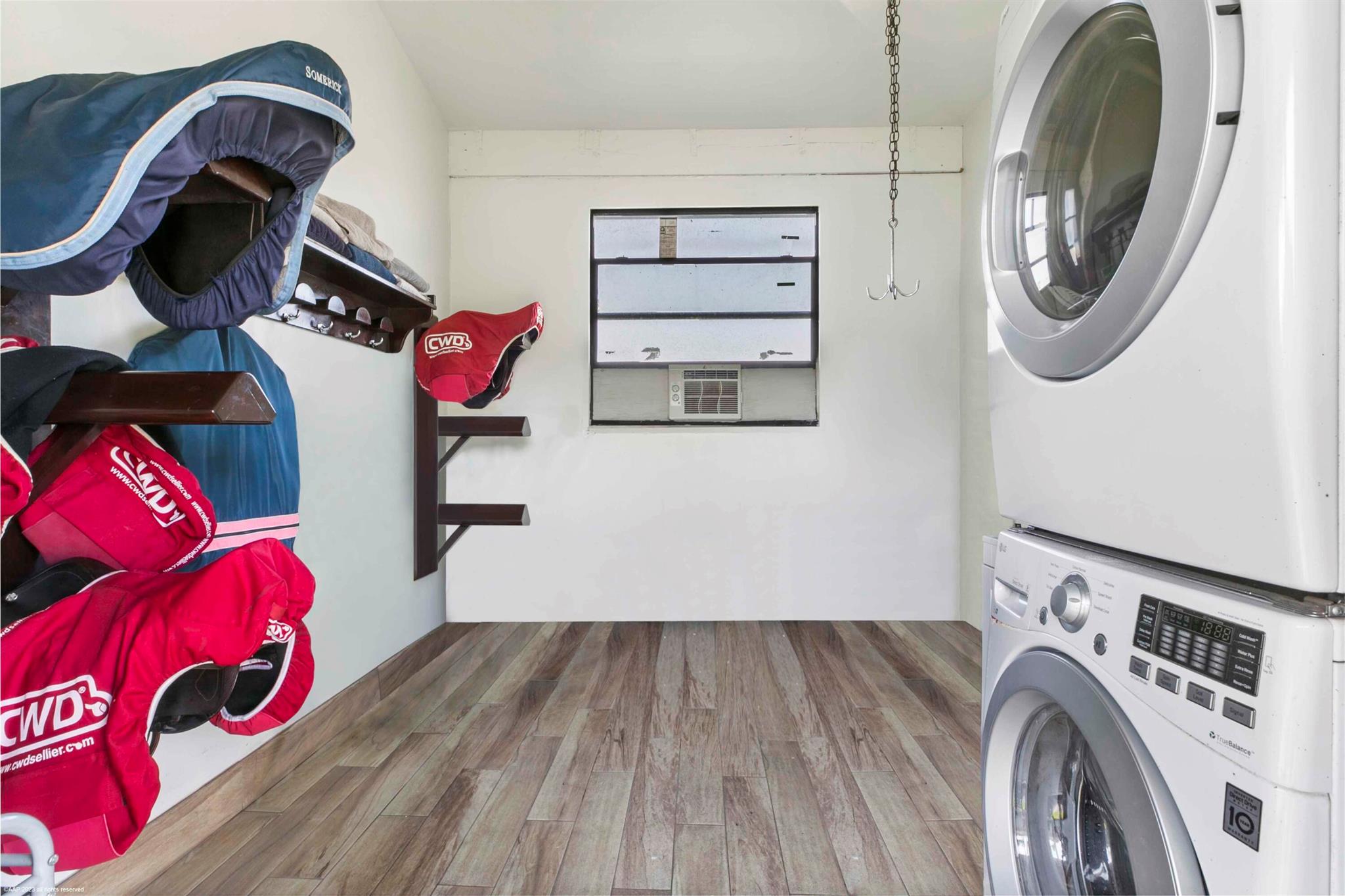 SADDLE TRAIL PARK OF WELL - Residential