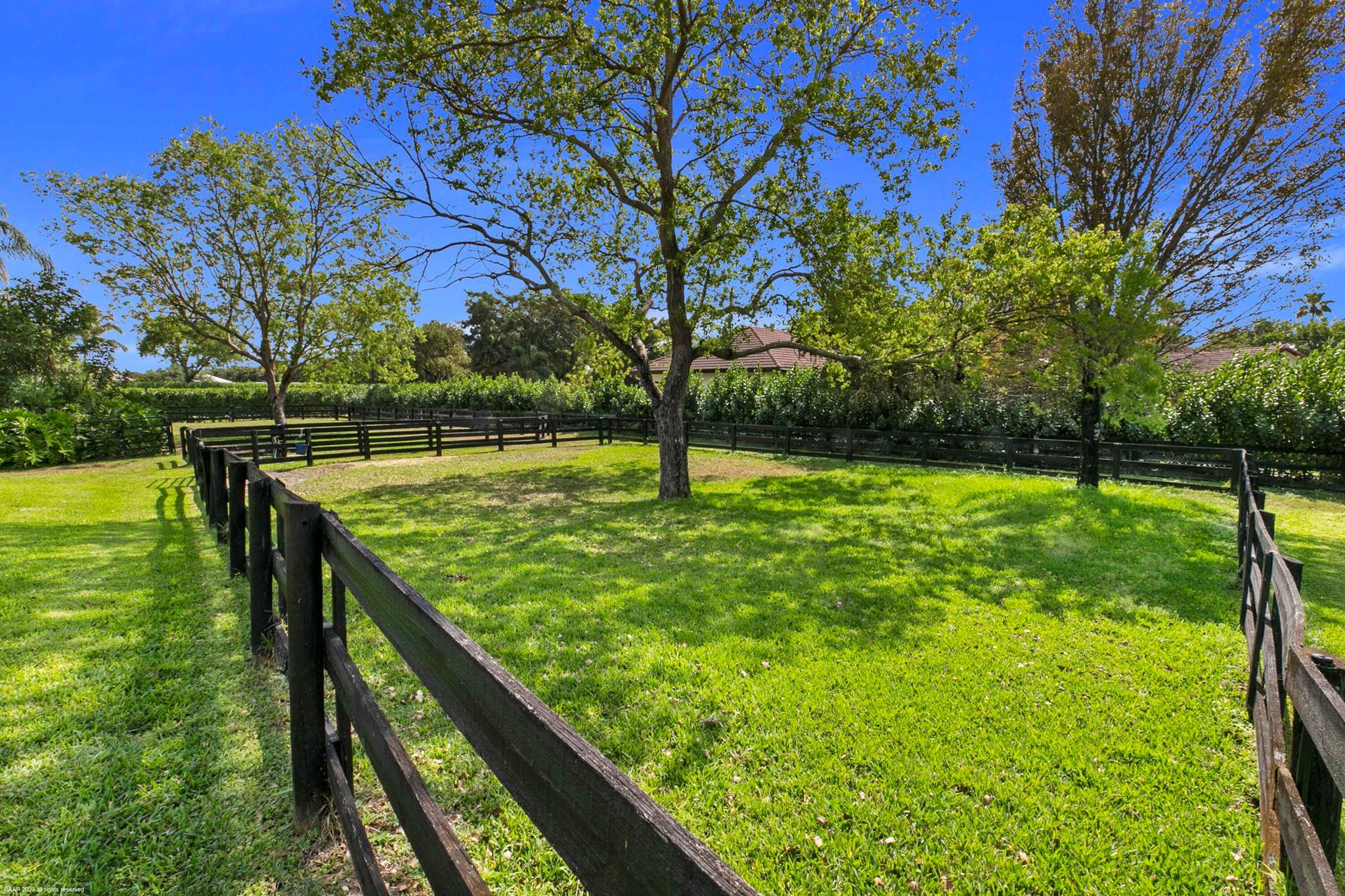 SADDLE TRAIL PARK OF WELL - Residential