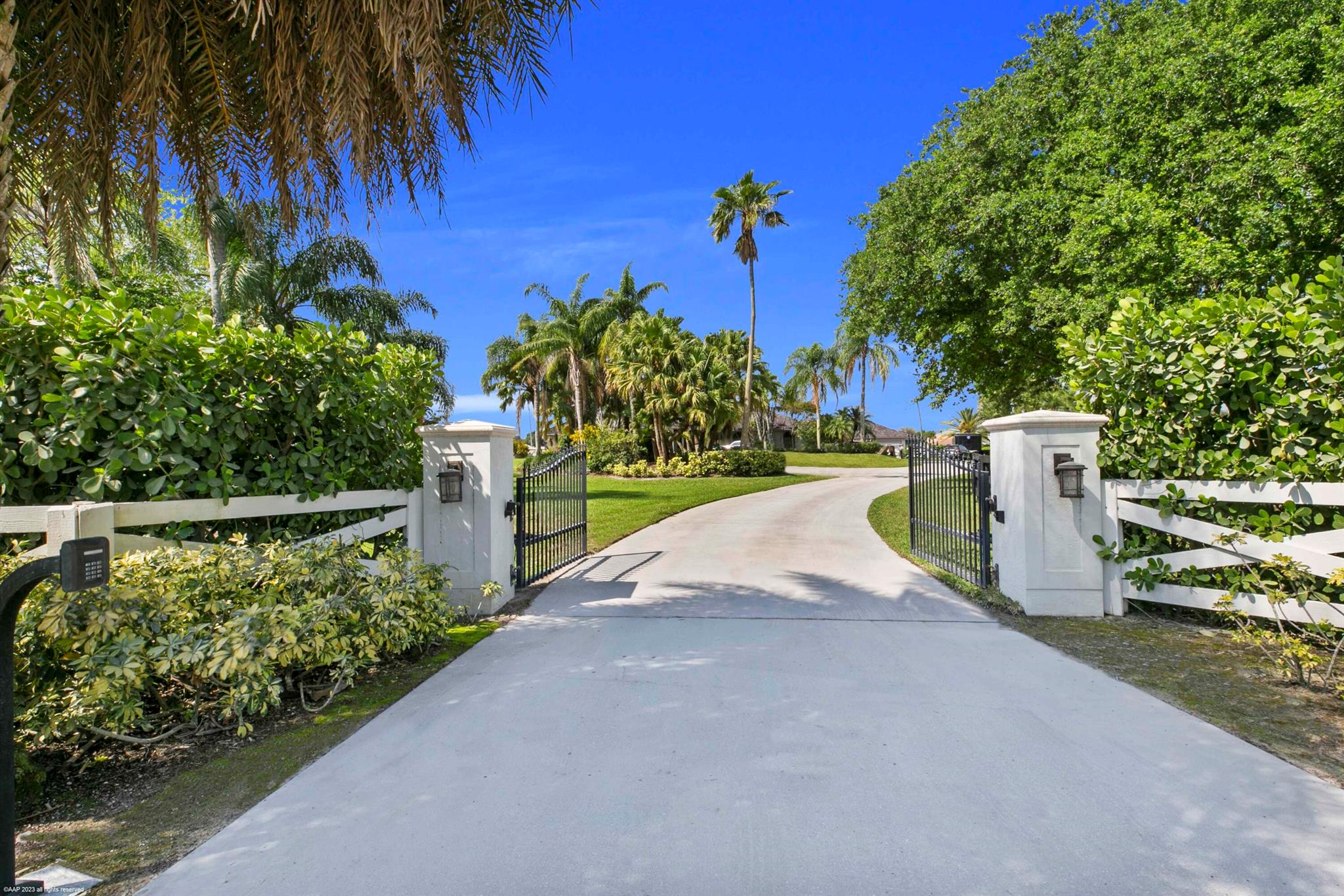 SADDLE TRAIL PARK OF WELL - Residential