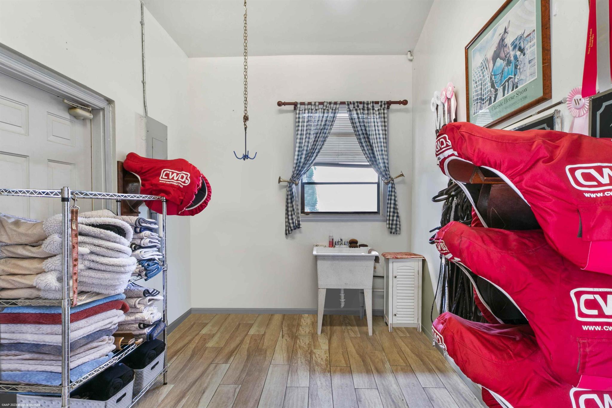 SADDLE TRAIL PARK OF WELL - Residential