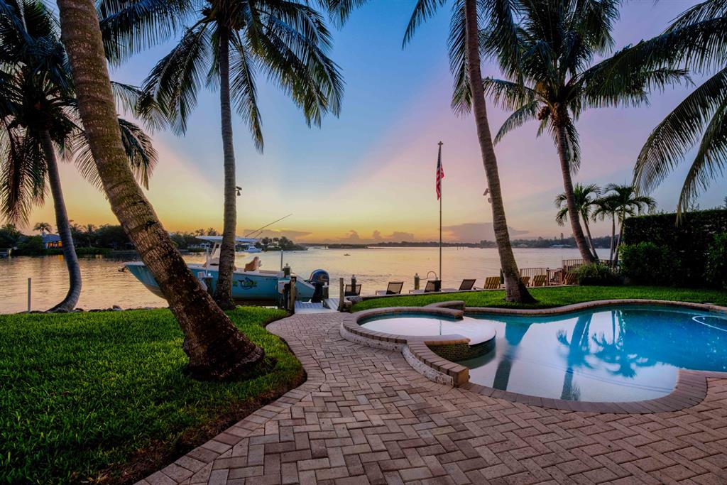 LANDS END - Residential