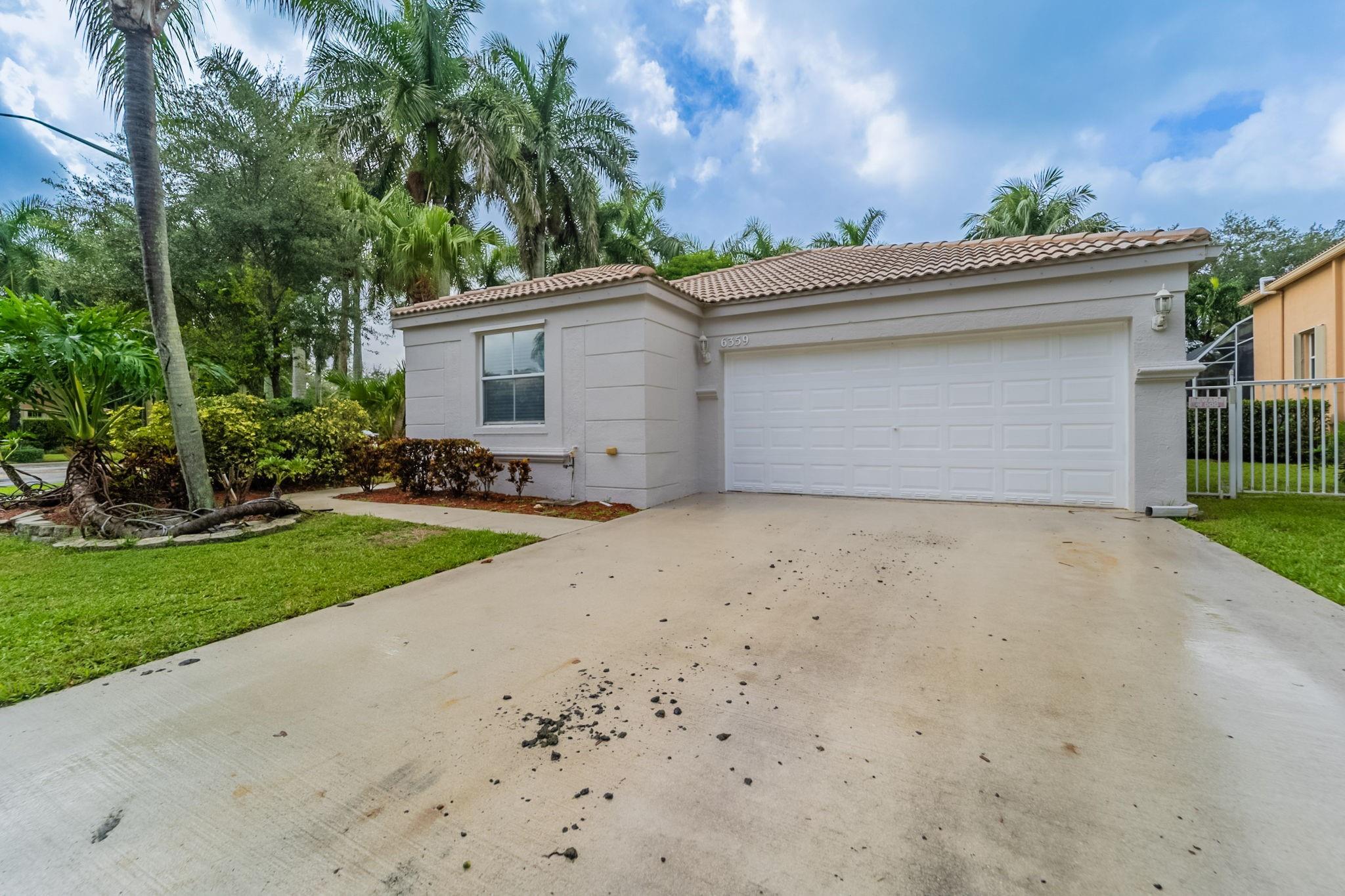 6359 Stonehurst Cir