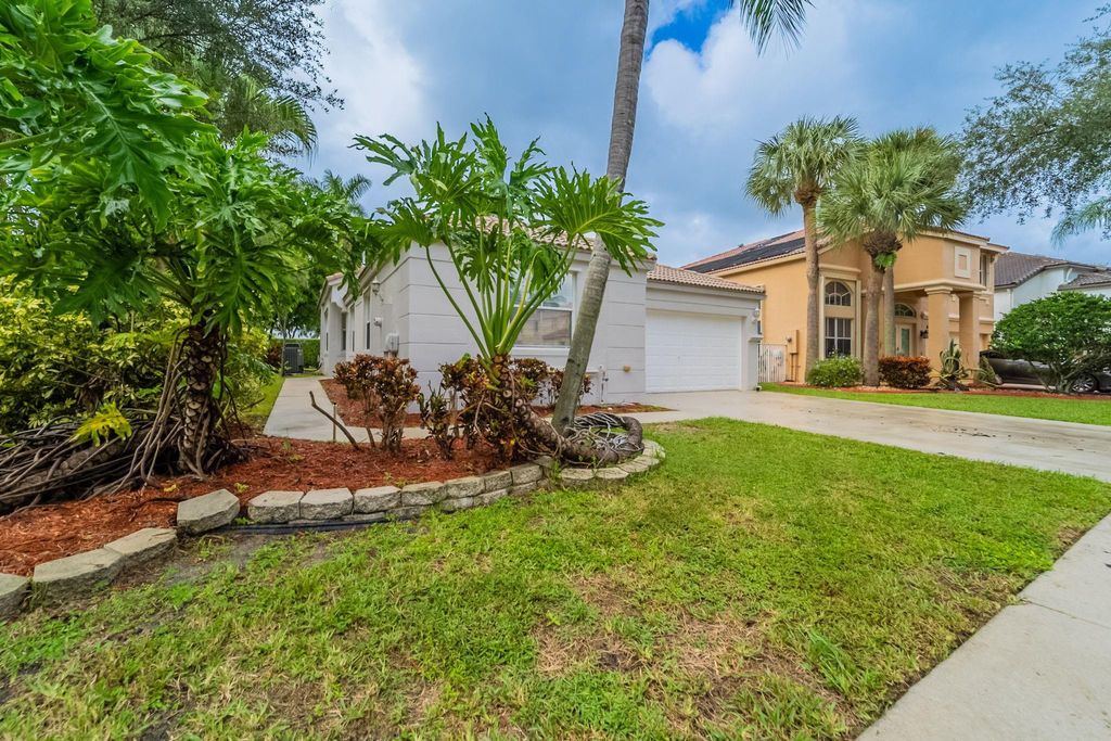 Photo of 6359 Stonehurst Circle, Lake Worth, FL 33467 (MLS # F10528195)