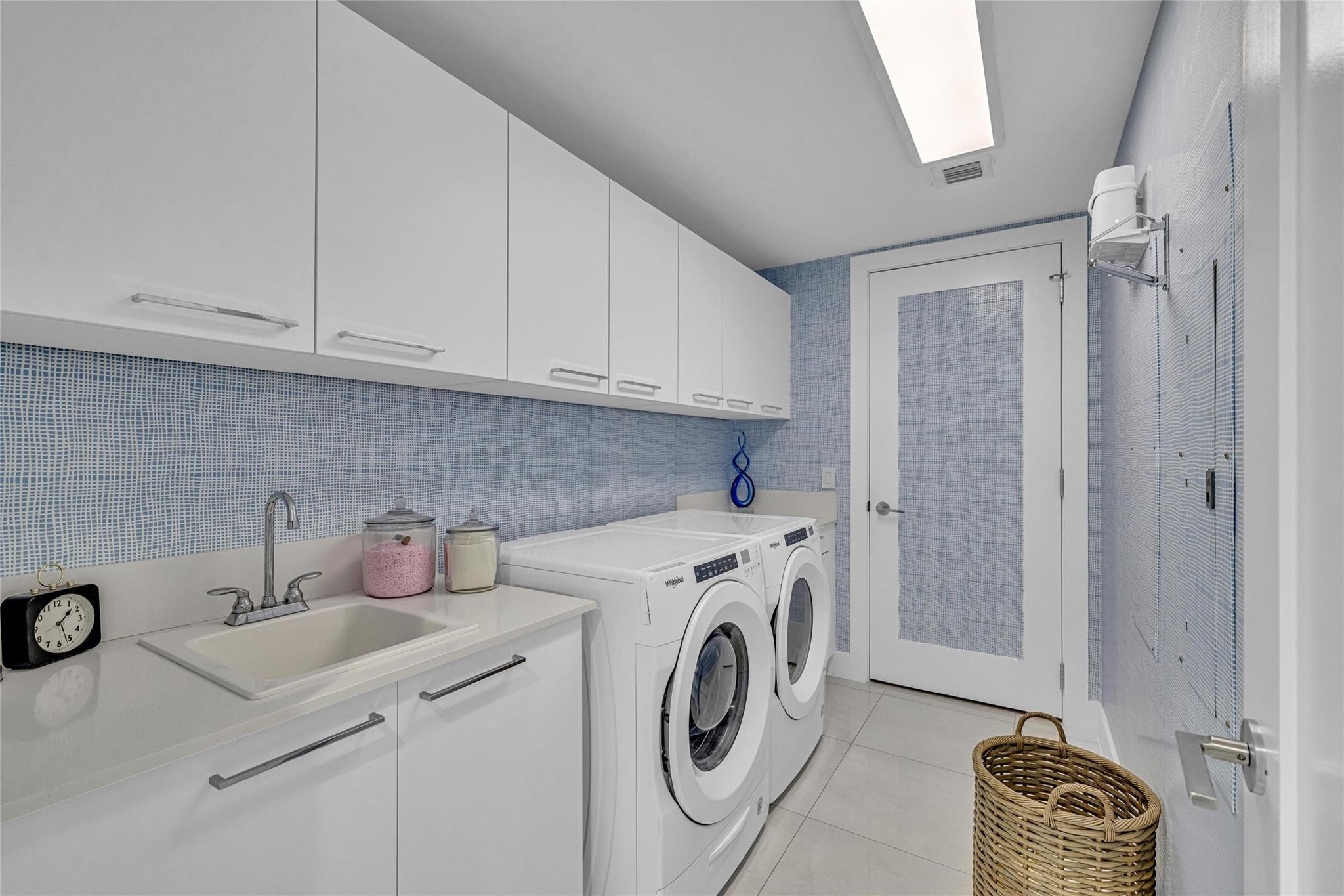 100 Las Olas - Residential Lease