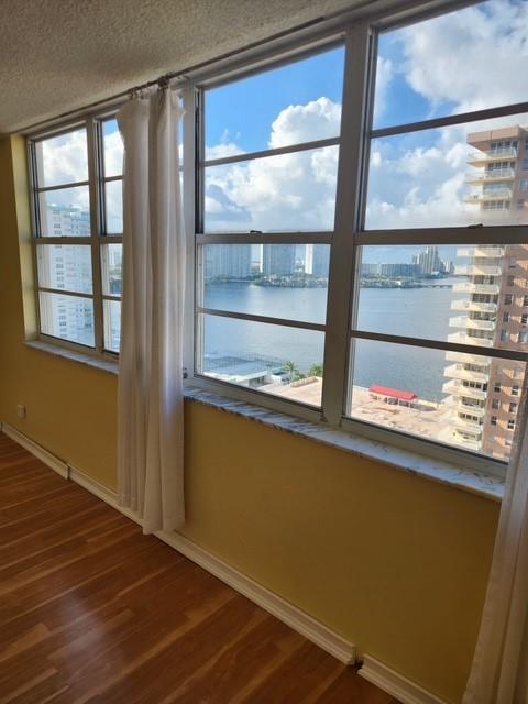 Winston Towers 100 - Residential