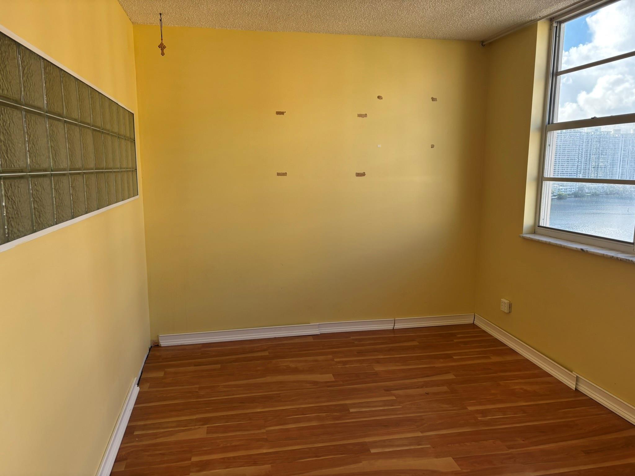 Winston Towers 100 - Residential