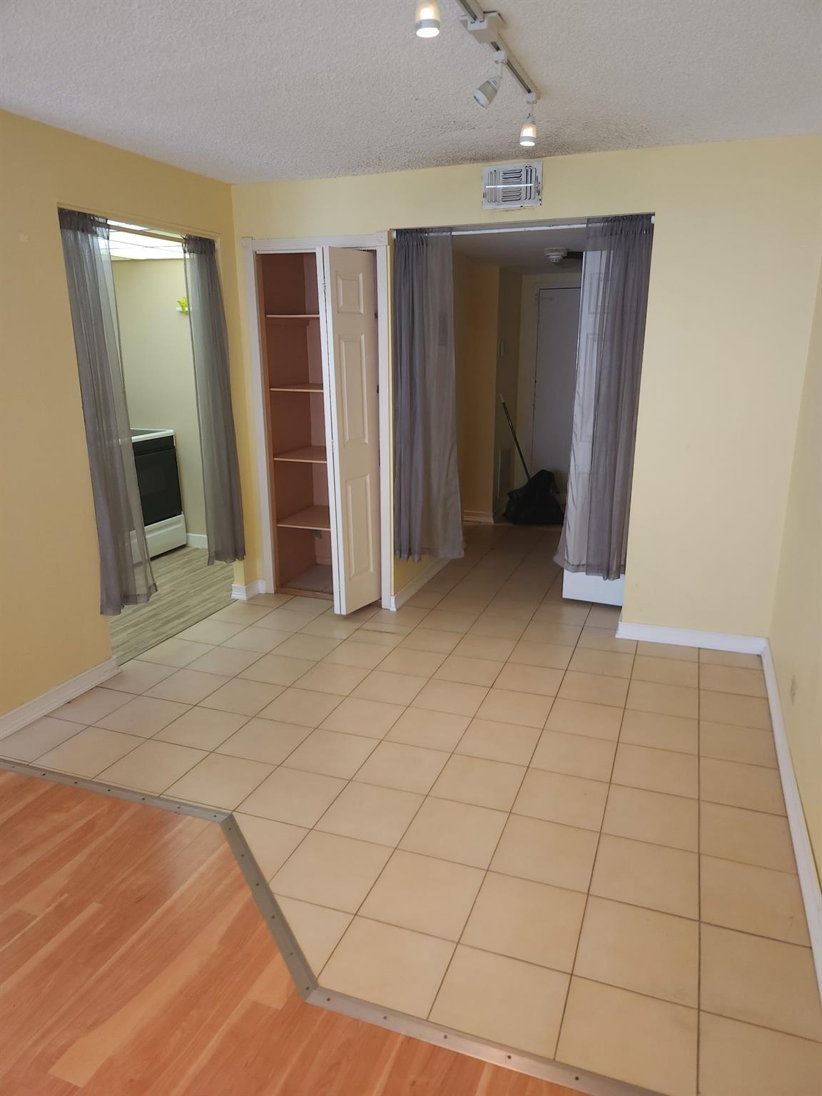 Winston Towers 100 - Residential