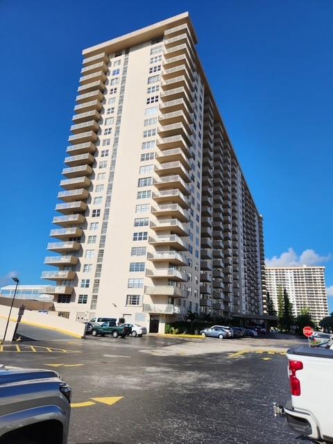 Winston Towers 100 - Residential