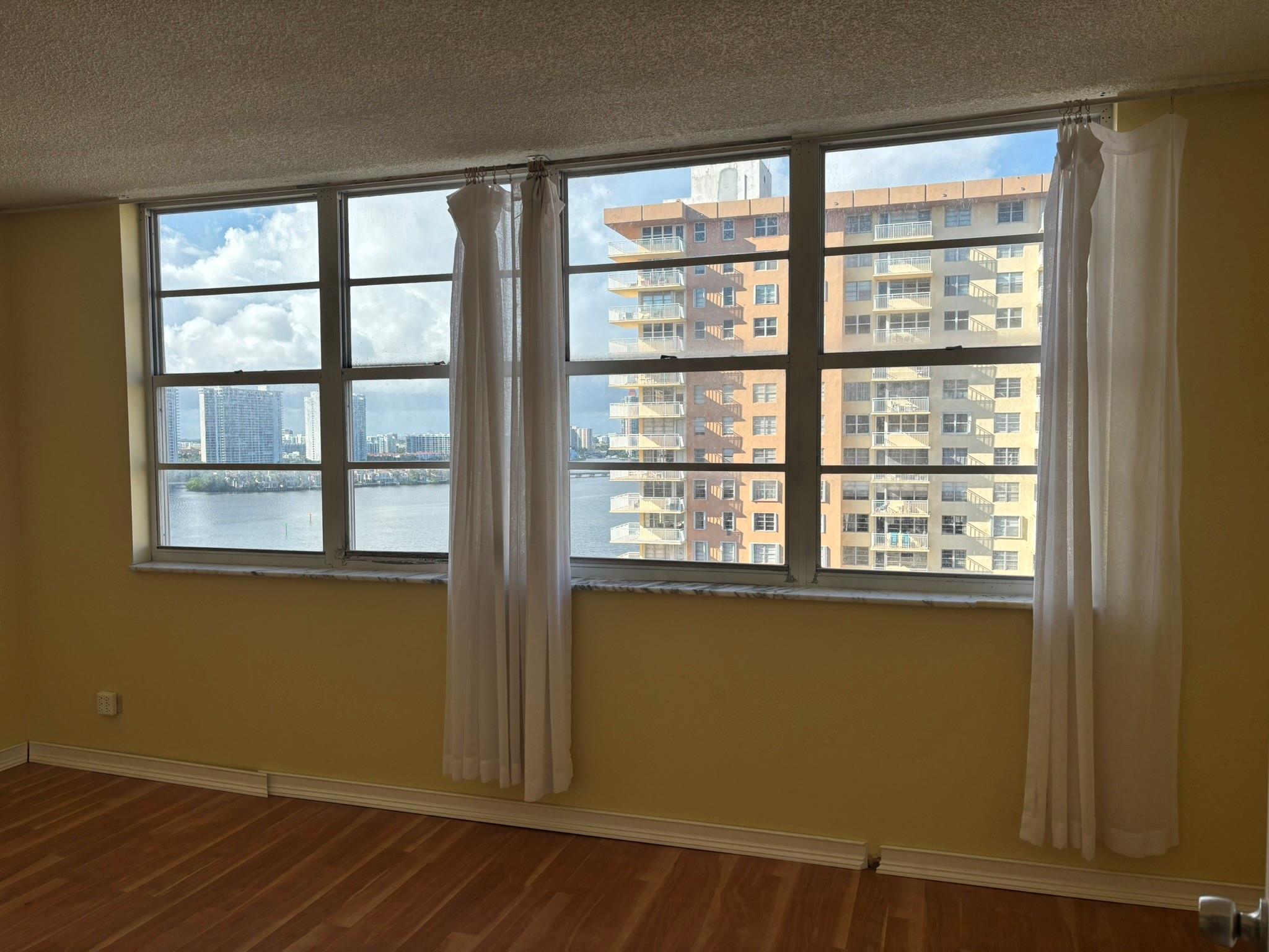 View photos, virtual tours, details... 250 174th St 1710