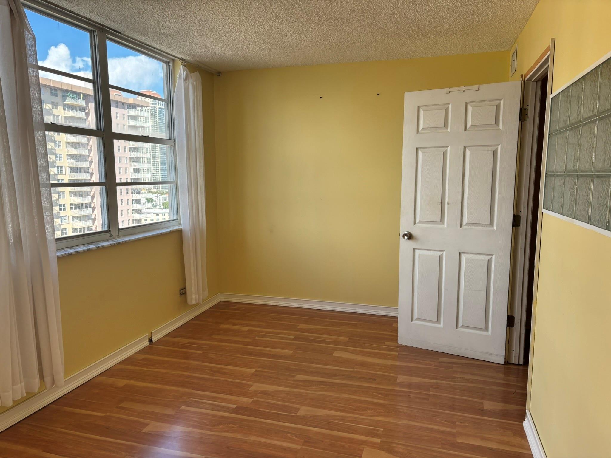 Winston Towers 100 - Residential